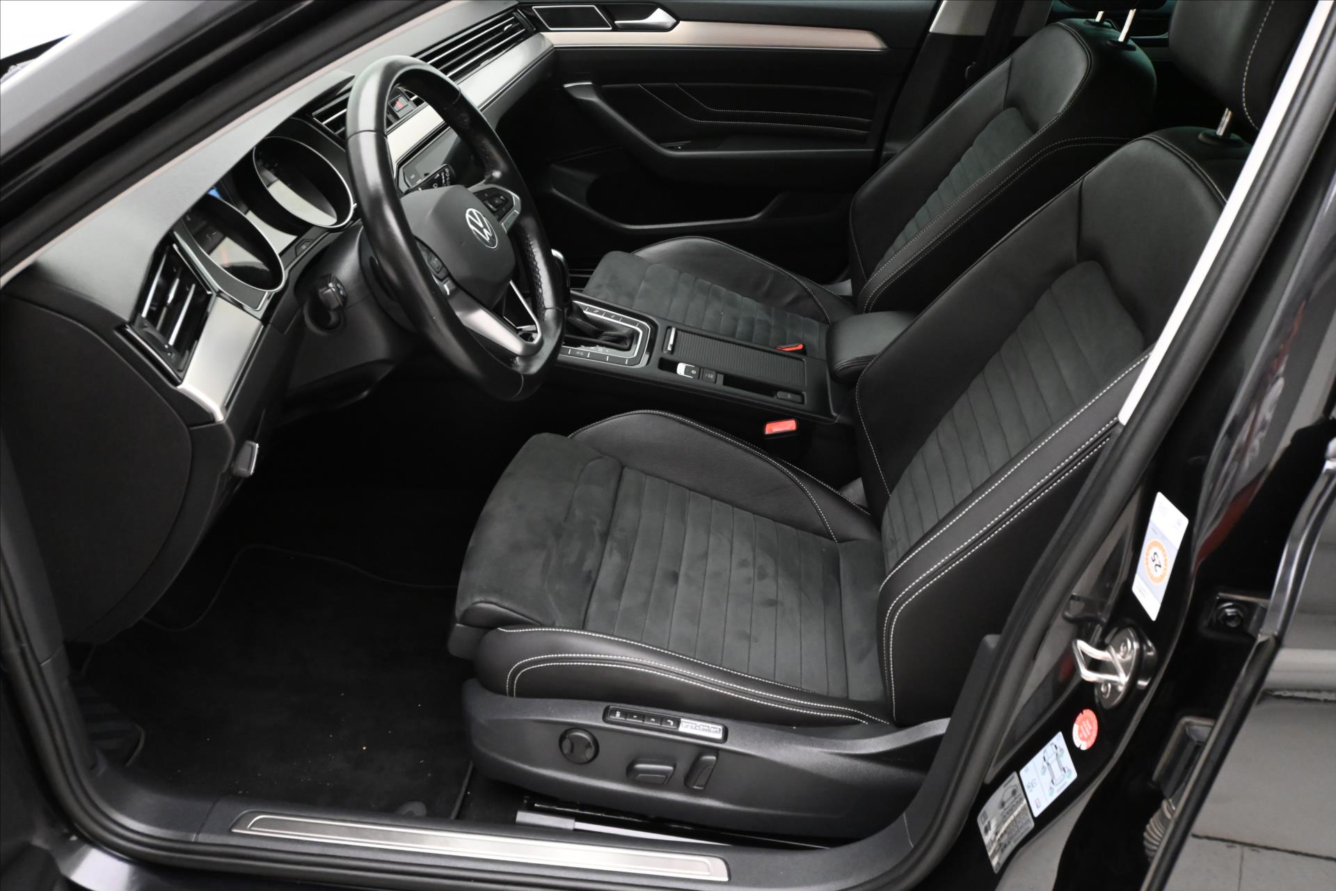 Hlavní fotografie vozu Volkswagen Passat 2,0 TDI 110 kW DSG ELEGANCE Záruka až 5 let (13)