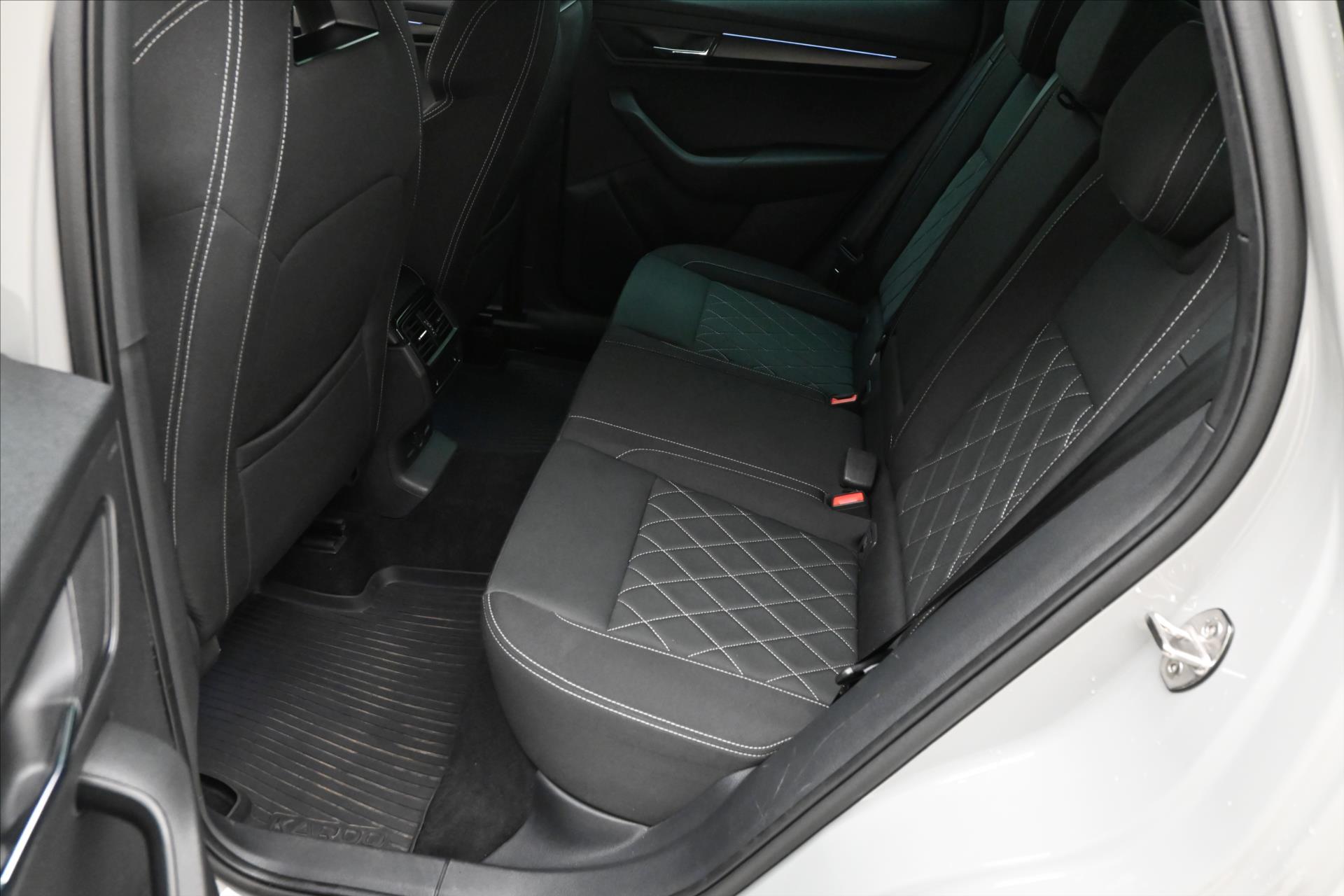 Hlavní fotografie vozu Škoda Karoq 2,0 TDI 110kW DSG 4x4 Sportline Záruka až 5 let (14)