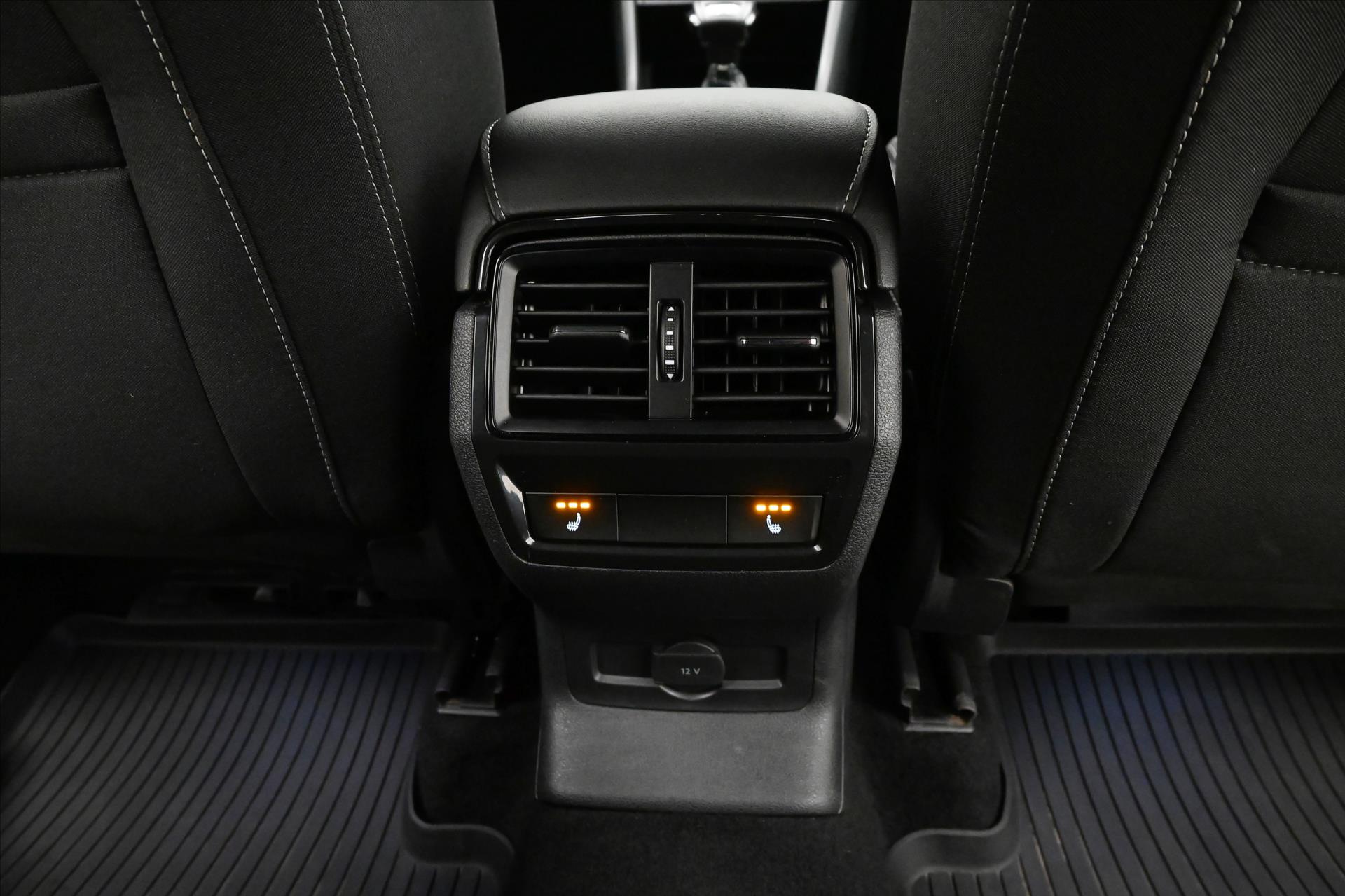 Hlavní fotografie vozu Škoda Karoq 2,0 TDI 110kW DSG 4x4 Sportline Záruka až 5 let (22)