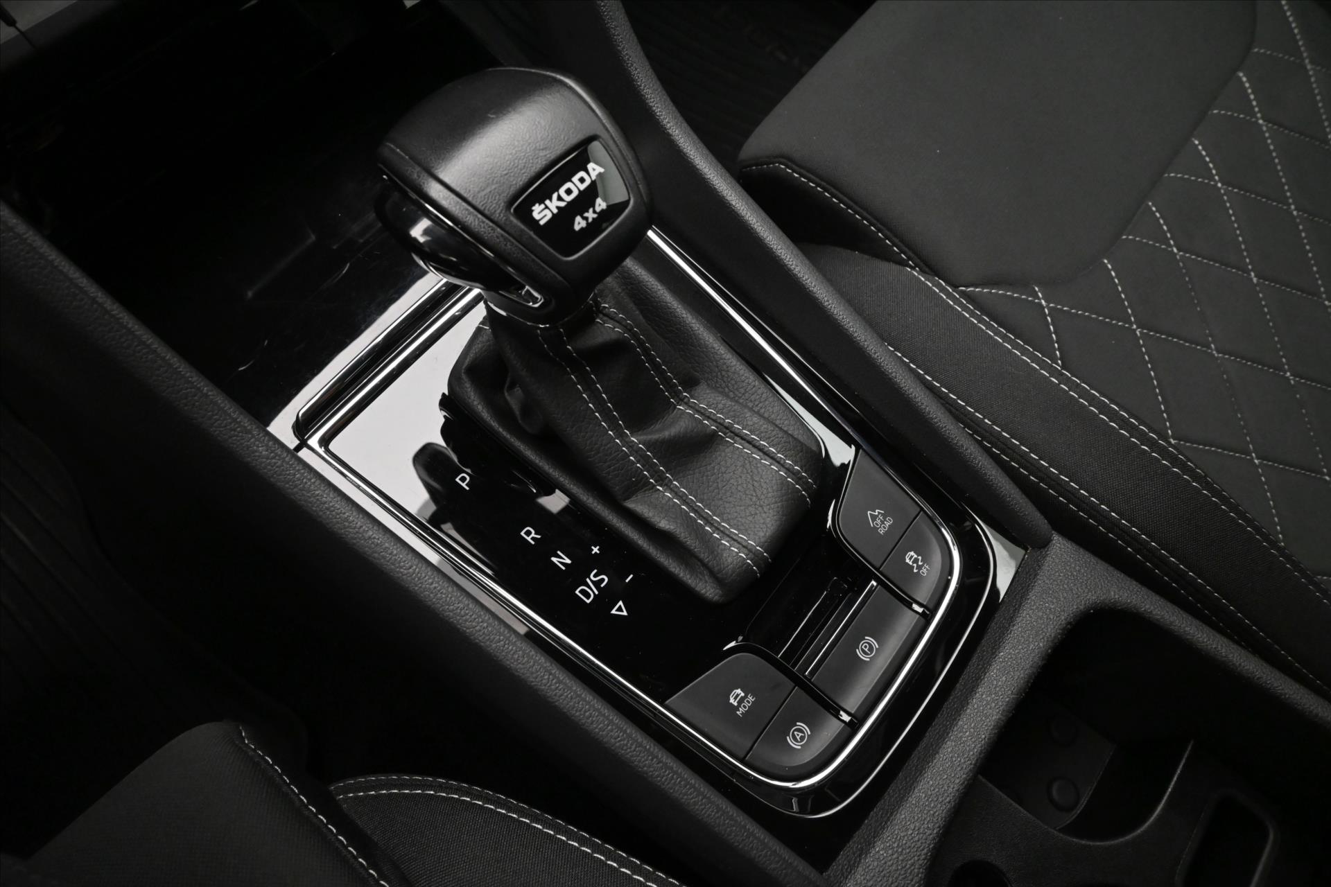 Hlavní fotografie vozu Škoda Karoq 2,0 TDI 110kW DSG 4x4 Sportline Záruka až 5 let (23)