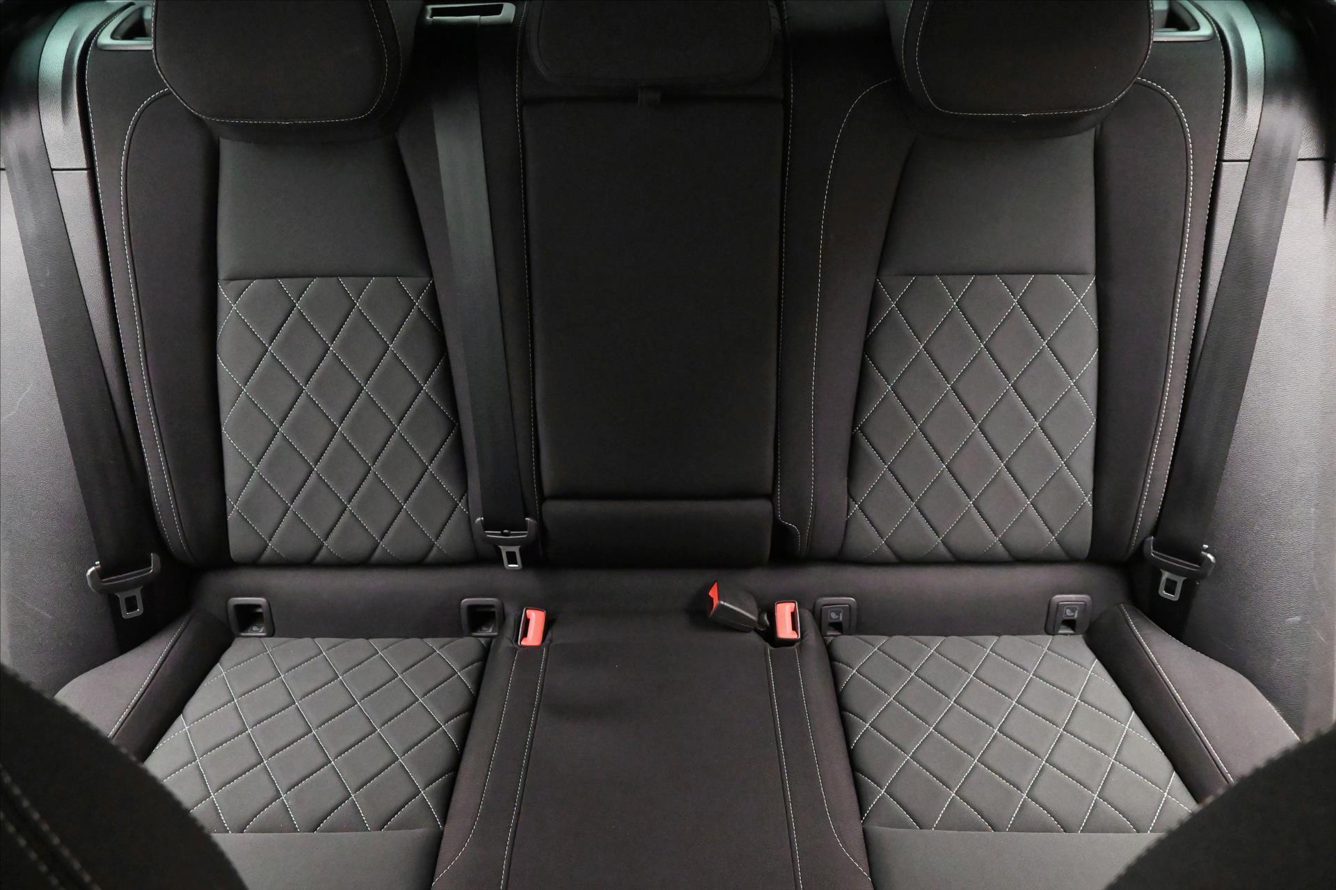 Hlavní fotografie vozu Škoda Karoq 2,0 TDI 110kW DSG 4x4 Sportline Záruka až 5 let (28)