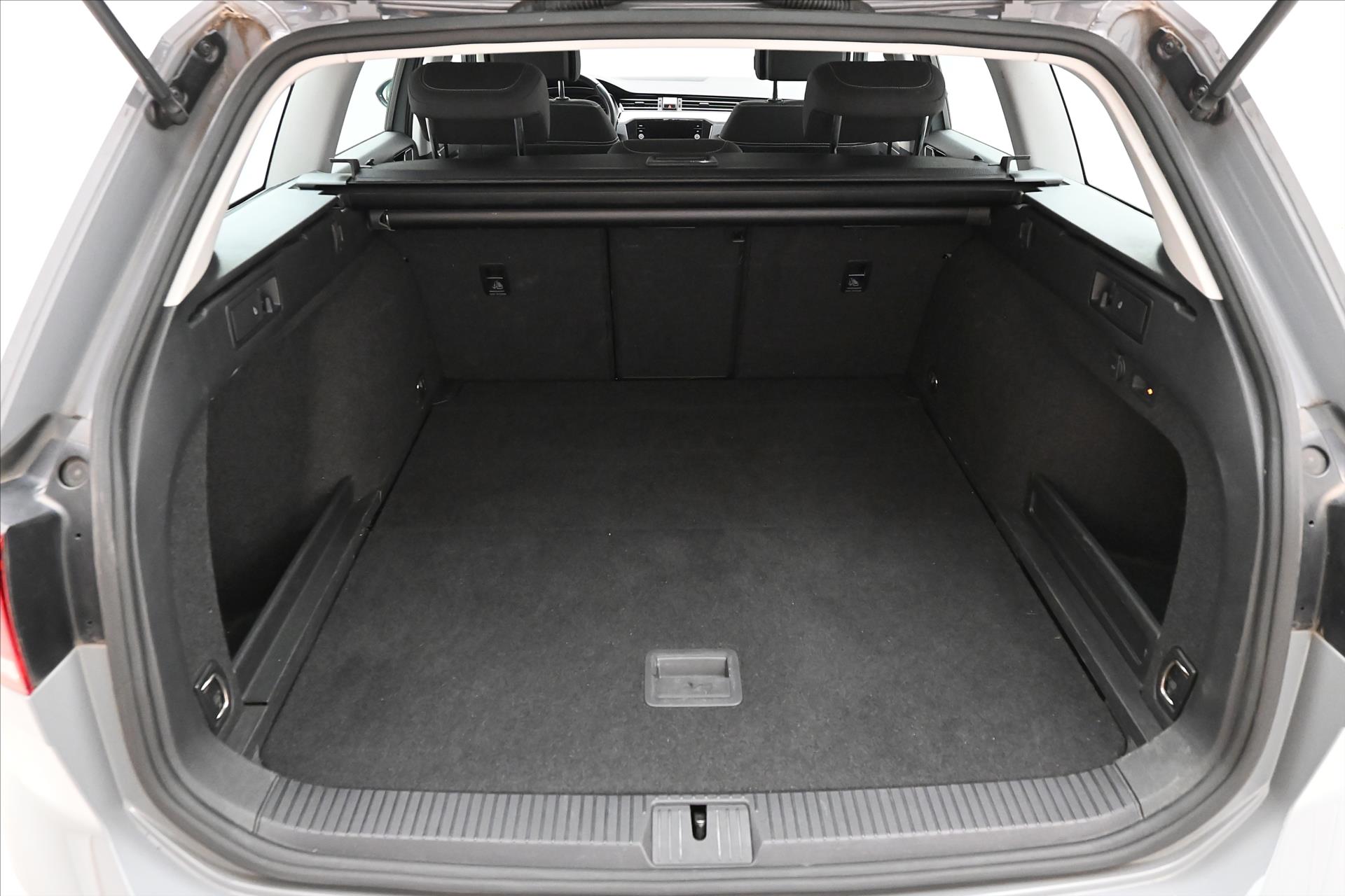 Main photo of the car Volkswagen Passat 2,0 TDI 110kW Business Záruka až 5 let (9)