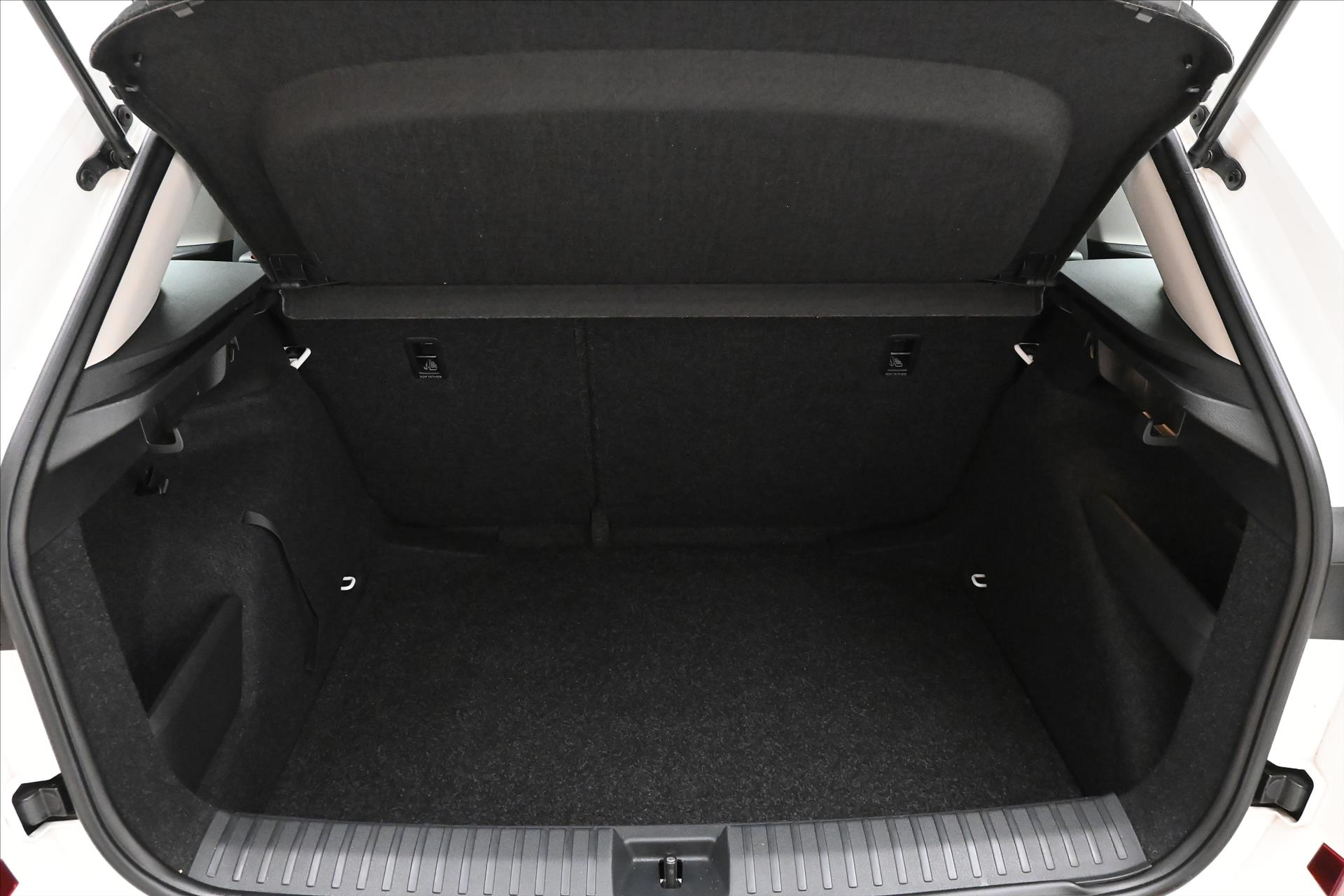 Main photo of the car Skoda Kamiq 1,0 TSI 81 kW Ambiente Záruka až 5 let (10)