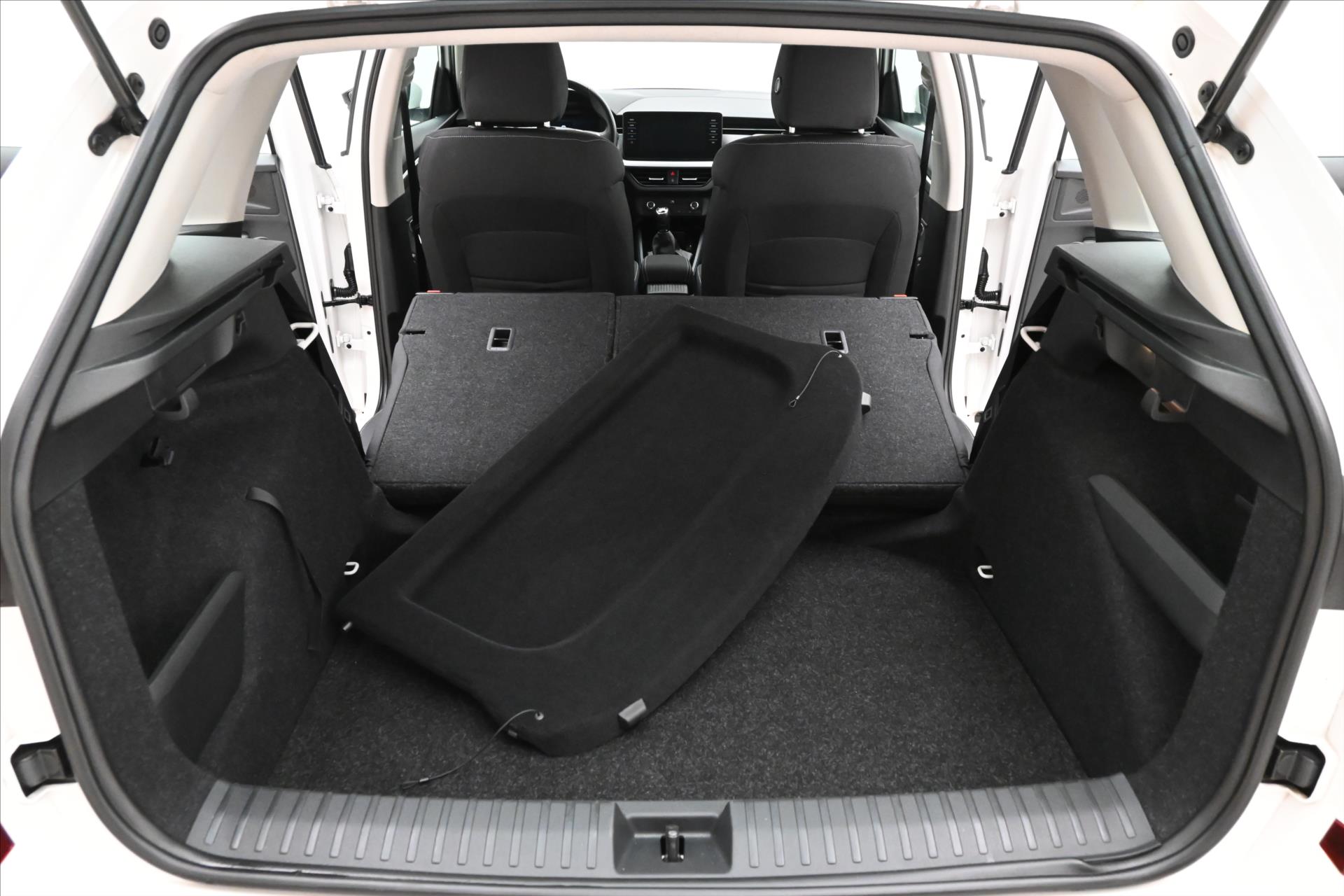 Main photo of the car Skoda Kamiq 1,0 TSI 81 kW Ambiente Záruka až 5 let (11)