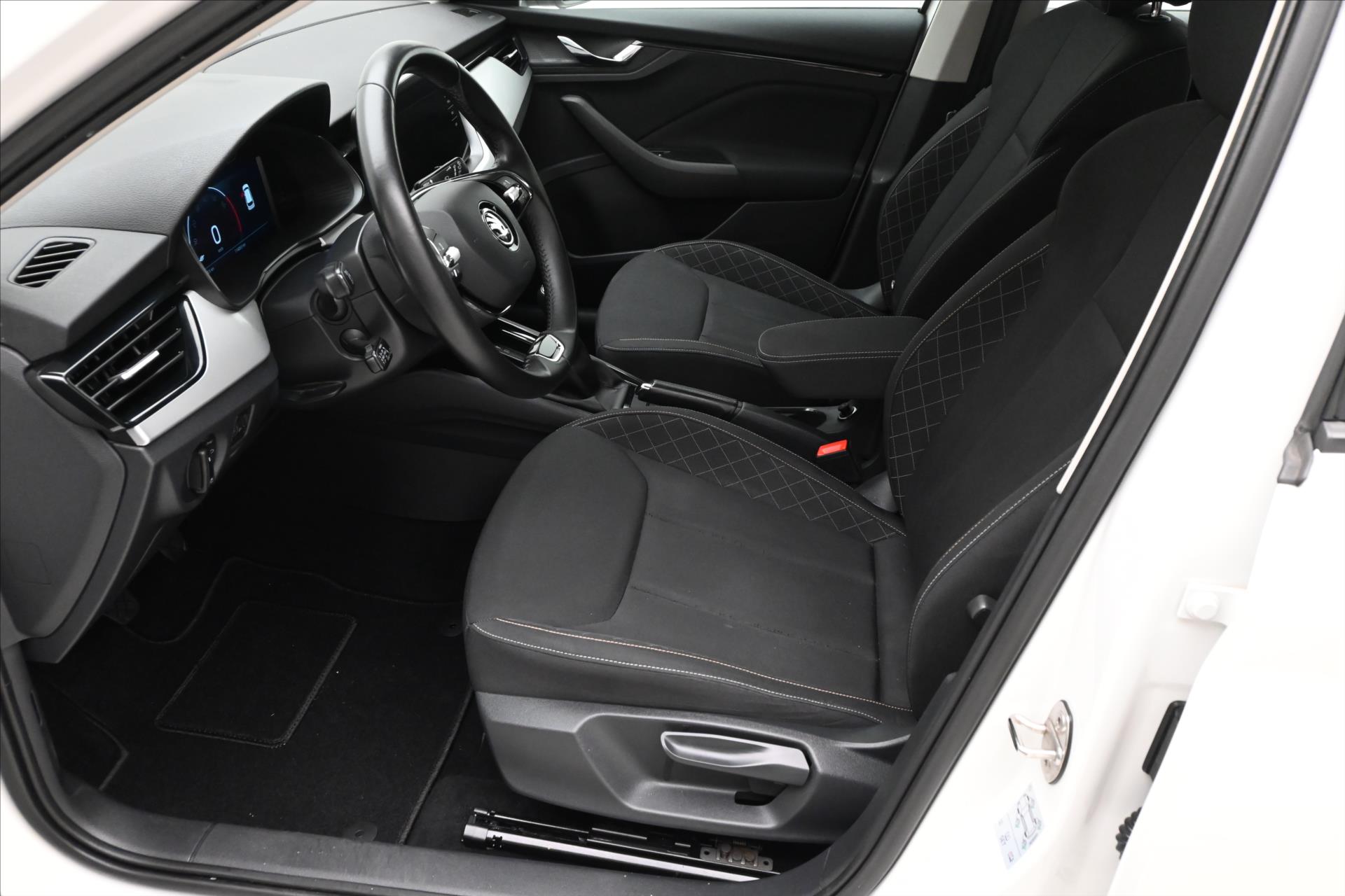 Main photo of the car Skoda Kamiq 1,0 TSI 81 kW Ambiente Záruka až 5 let (13)