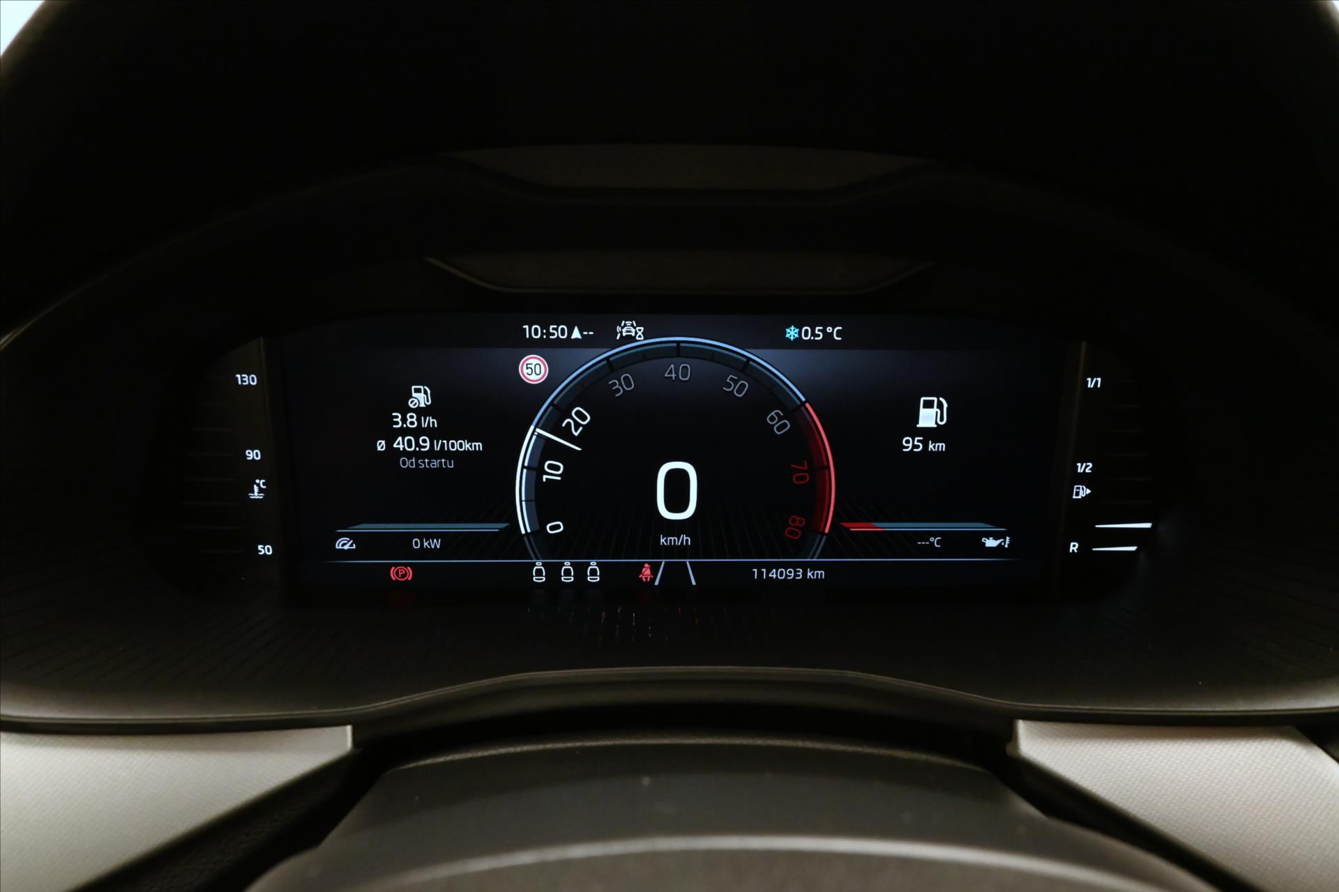 Main photo of the car Skoda Kamiq 1,0 TSI 81 kW Ambiente Záruka až 5 let (16)