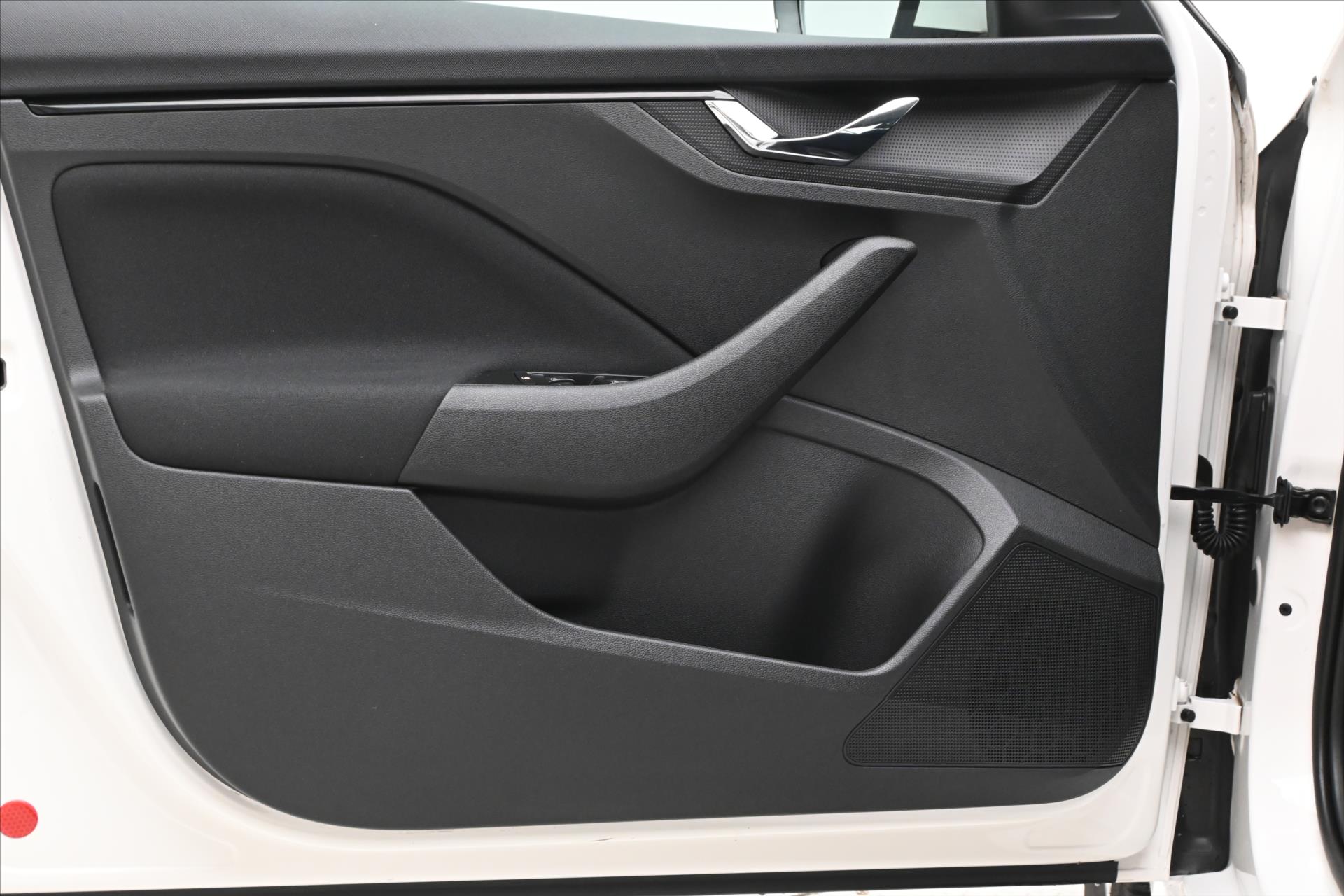 Main photo of the car Skoda Kamiq 1,0 TSI 81 kW Ambiente Záruka až 5 let (24)