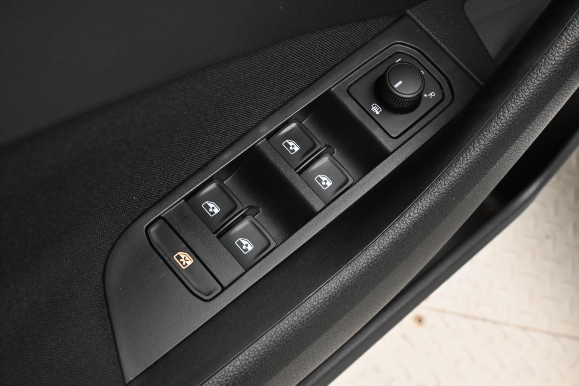 Main photo of the car Skoda Kamiq 1,0 TSI 81 kW Ambiente Záruka až 5 let (25)
