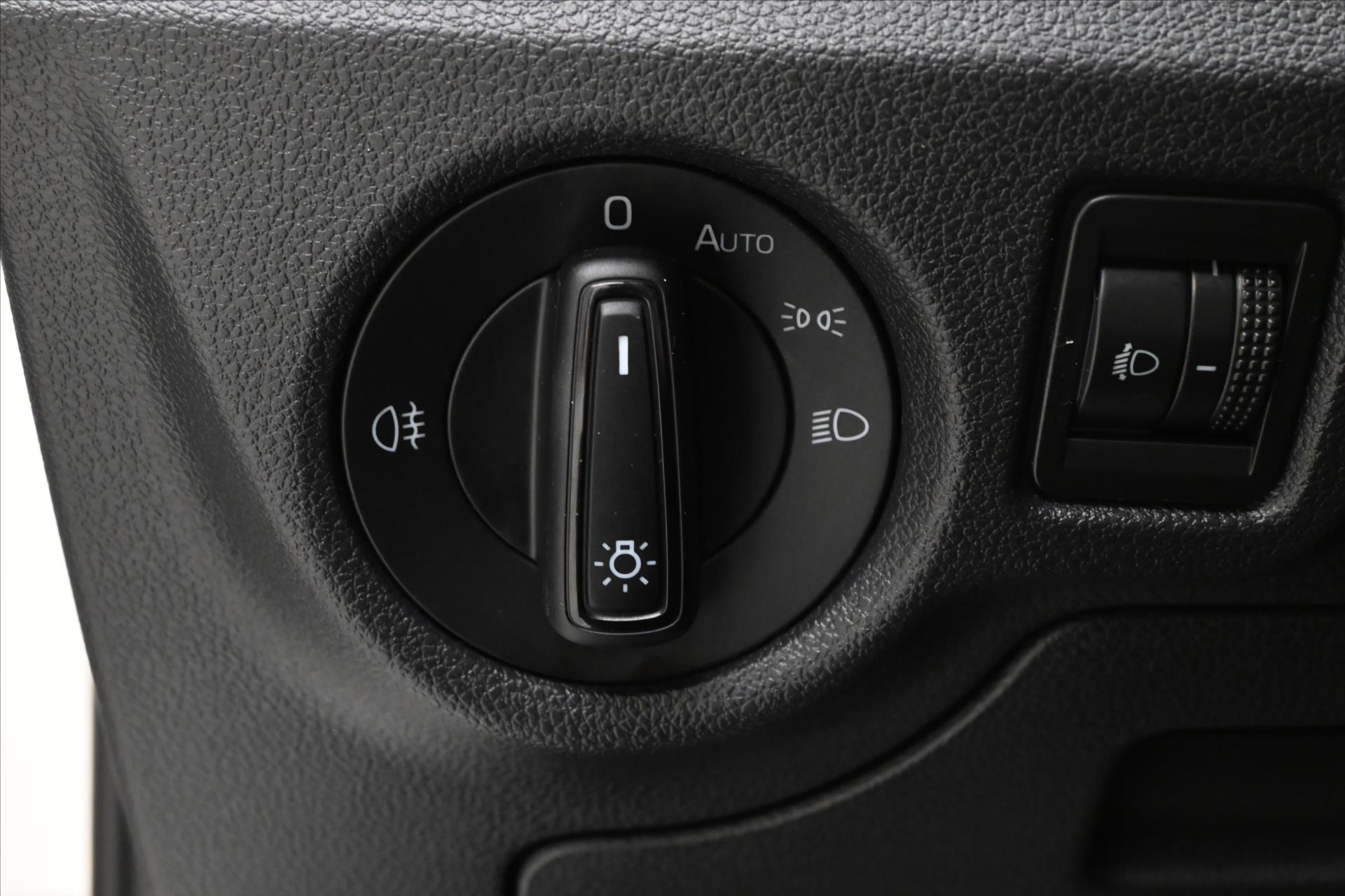 Main photo of the car Skoda Kamiq 1,0 TSI 81 kW Ambiente Záruka až 5 let (26)