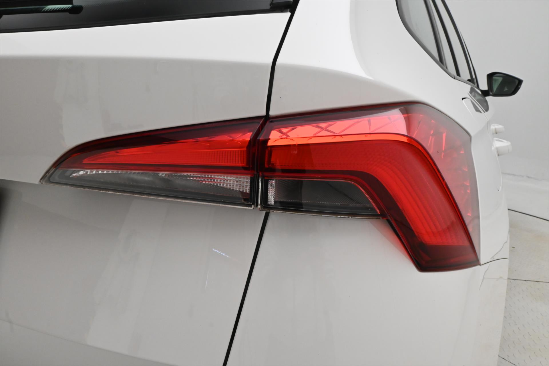 Main photo of the car Skoda Kamiq 1,0 TSI 81 kW Ambiente Záruka až 5 let (29)