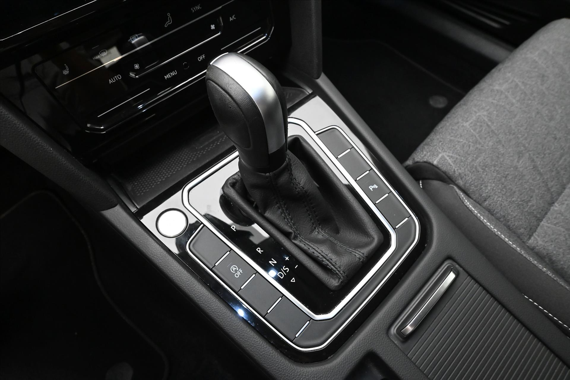 Hlavní fotografie vozu Volkswagen Passat 2,0 TDI 147kW DSG 4x4 Business Záruka až 5 let (19)