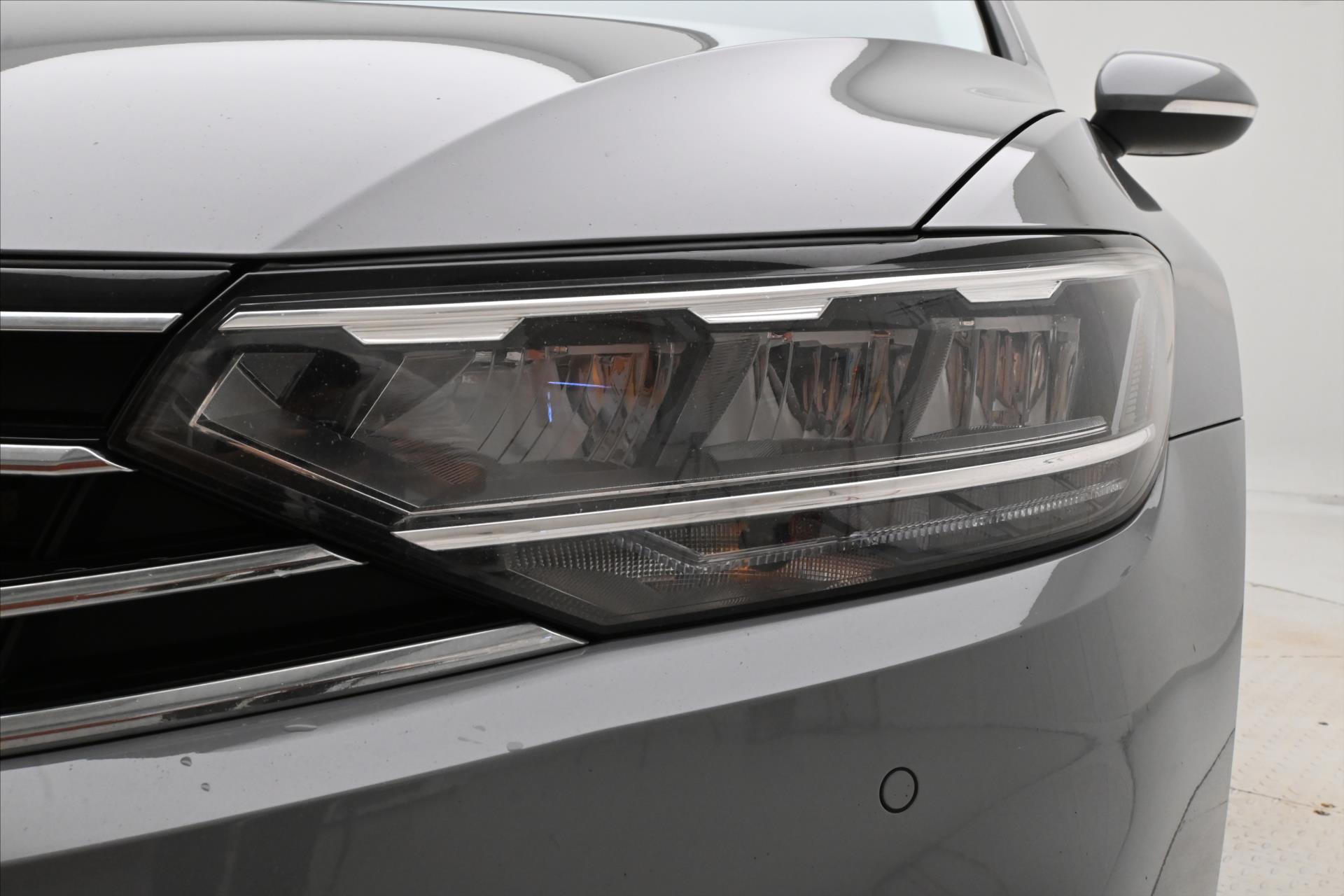 Hlavní fotografie vozu Volkswagen Passat 2,0 TDI 147kW DSG 4x4 Business Záruka až 5 let (23)