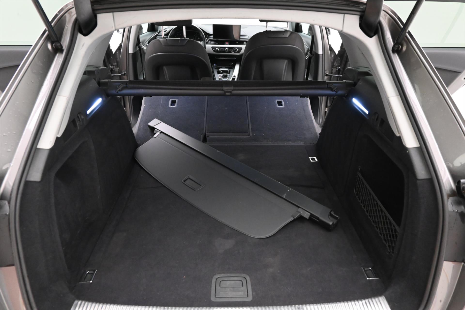 Main photo of the car Audi A4 Avant 2,0 TDI 120kW Mild Hybrid Záruka až 5 let (10)