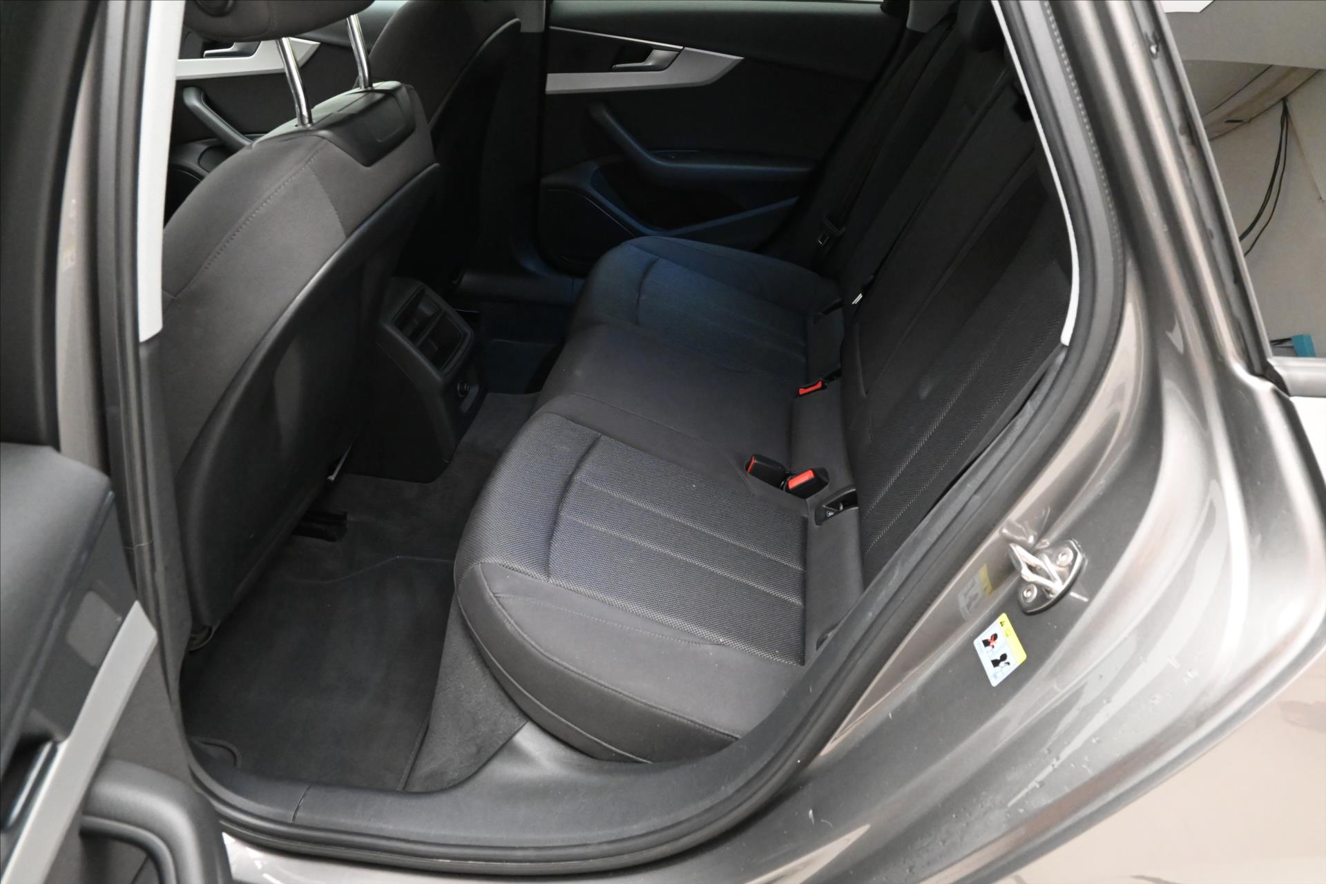 Main photo of the car Audi A4 2,0 TDI 120kW Mild Hybrid Záruka až 5 let (13)