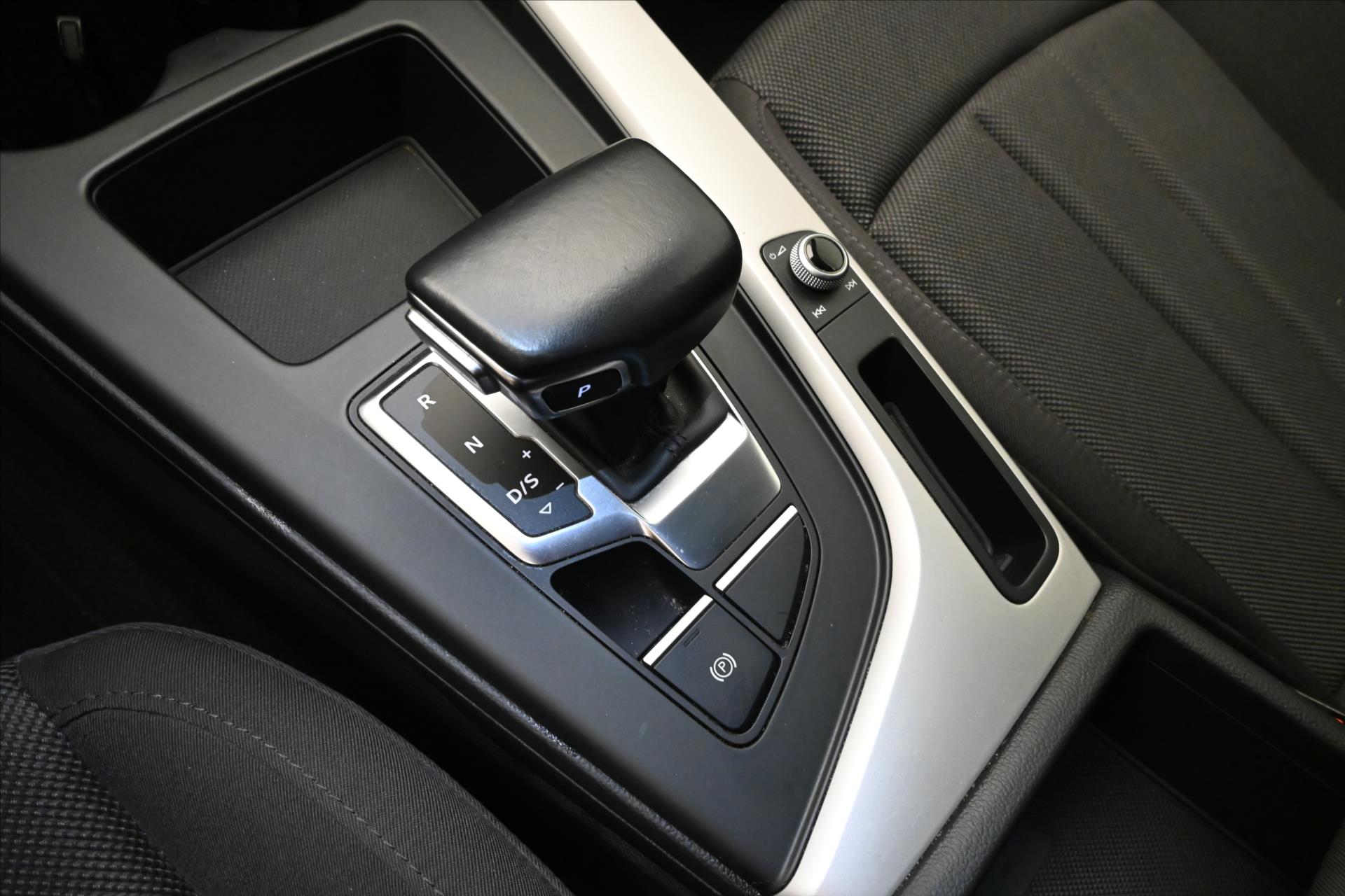 Main photo of the car Audi A4 2,0 TDI 120kW Mild Hybrid Záruka až 5 let (19)