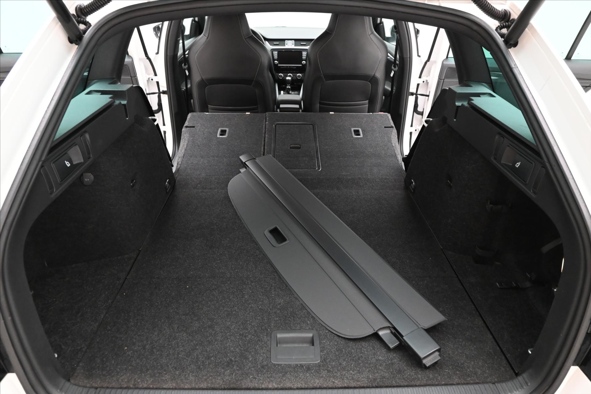 Hlavní fotografie vozu Škoda Octavia 2,0 TDI 135kW RS Záruka až 5 let (11)