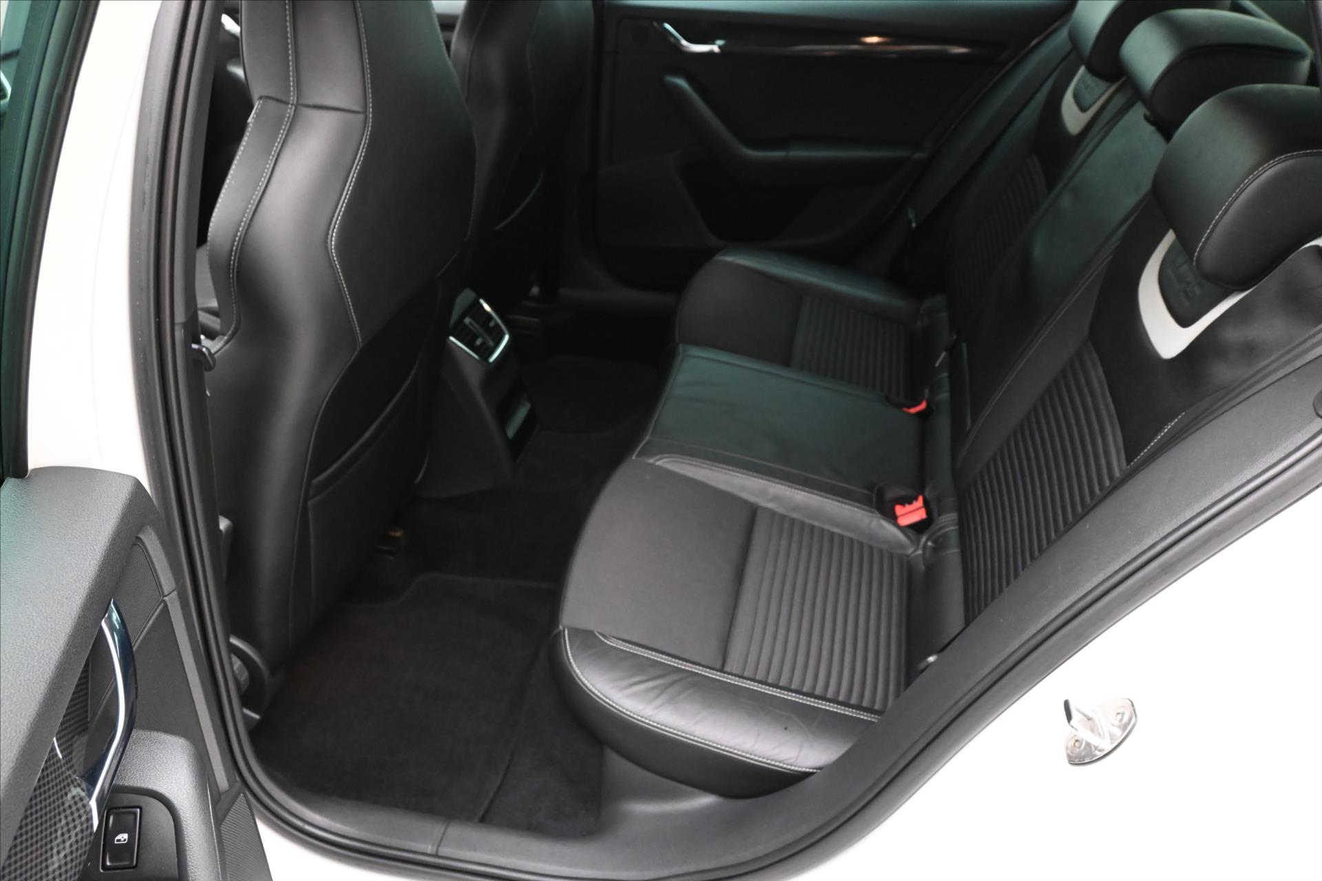 Hlavní fotografie vozu Škoda Octavia 2,0 TDI 135kW RS Záruka až 5 let (14)