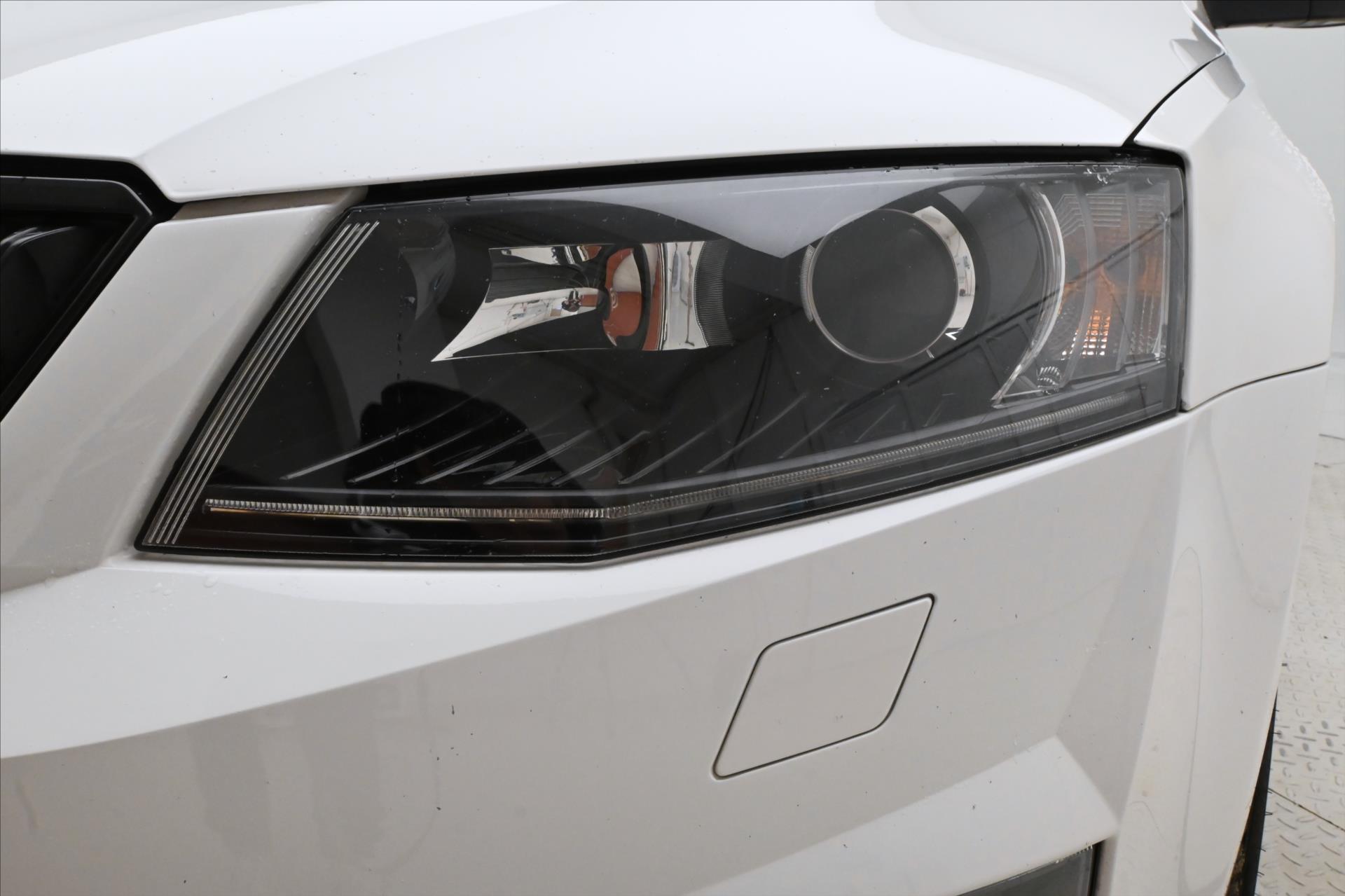 Hlavní fotografie vozu Škoda Octavia 2,0 TDI 135kW RS Záruka až 5 let (28)