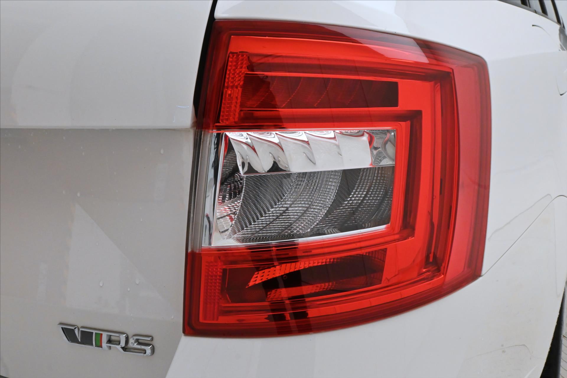 Hlavní fotografie vozu Škoda Octavia 2,0 TDI 135kW RS Záruka až 5 let (29)