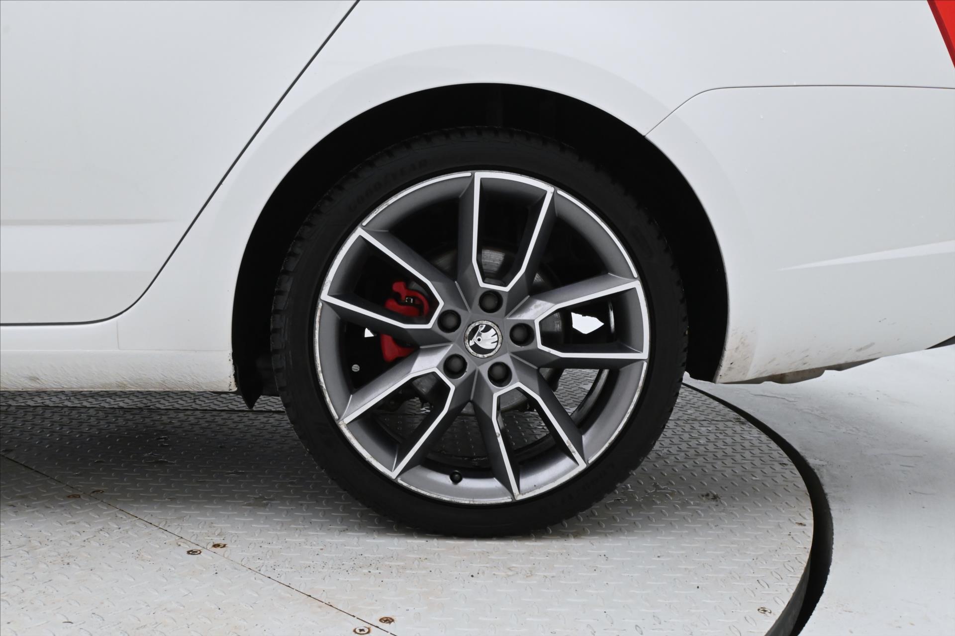 Hlavní fotografie vozu Škoda Octavia 2,0 TDI 135kW RS Záruka až 5 let (30)