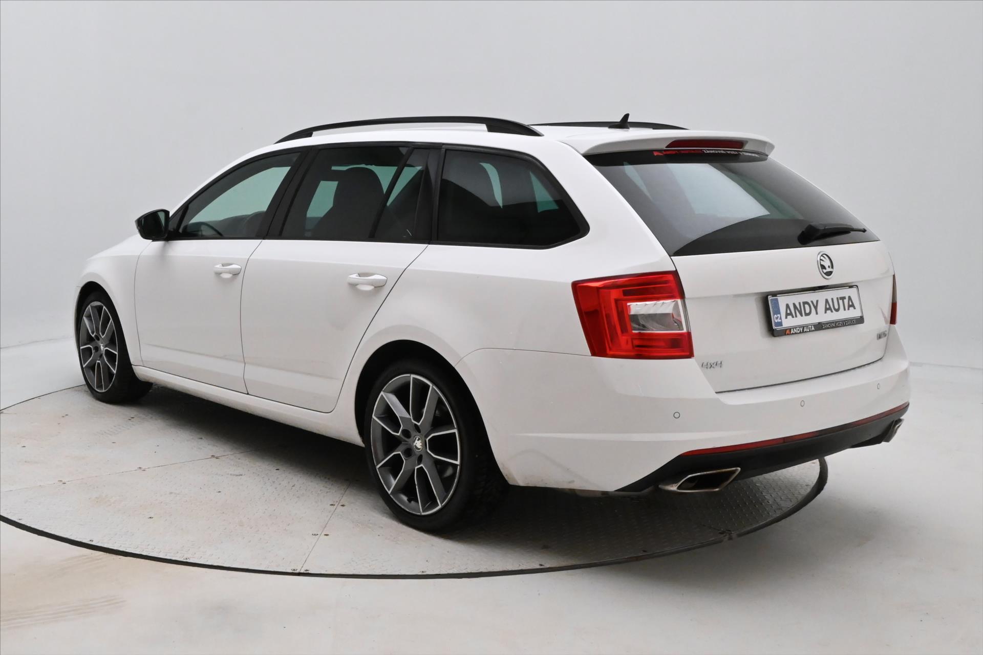 Hlavní fotografie vozu Škoda Octavia 2,0 TDI 135kW RS Záruka až 5 let (7)