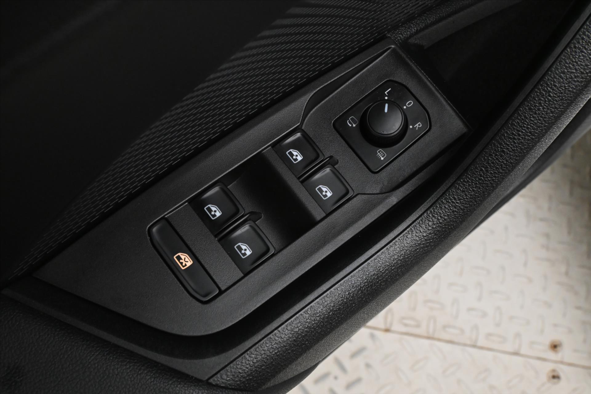Hlavní fotografie vozu Škoda Octavia 2,0 TDI 110kW SportLINE Záruka až 5 let (27)