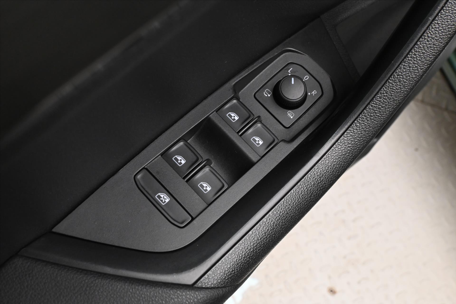 Hlavní fotografie vozu Škoda Karoq 1,5 TSI 110 kW STYLE Tažné Záruka až 5 let (25)