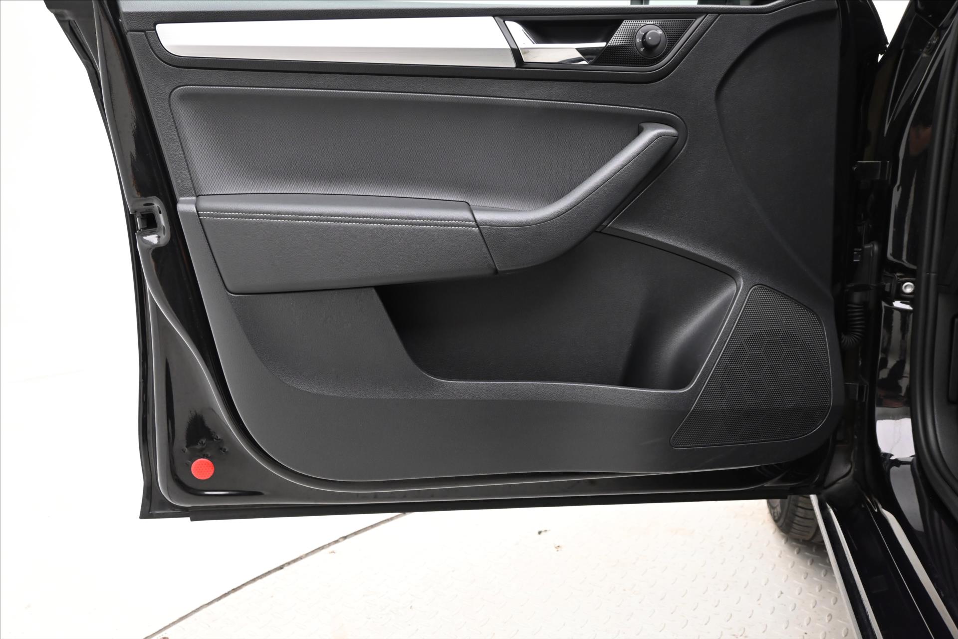 Hlavní fotografie vozu Škoda Rapid 1,0 TSI 70kW Ambition Plus Záruka až 5 let (22)