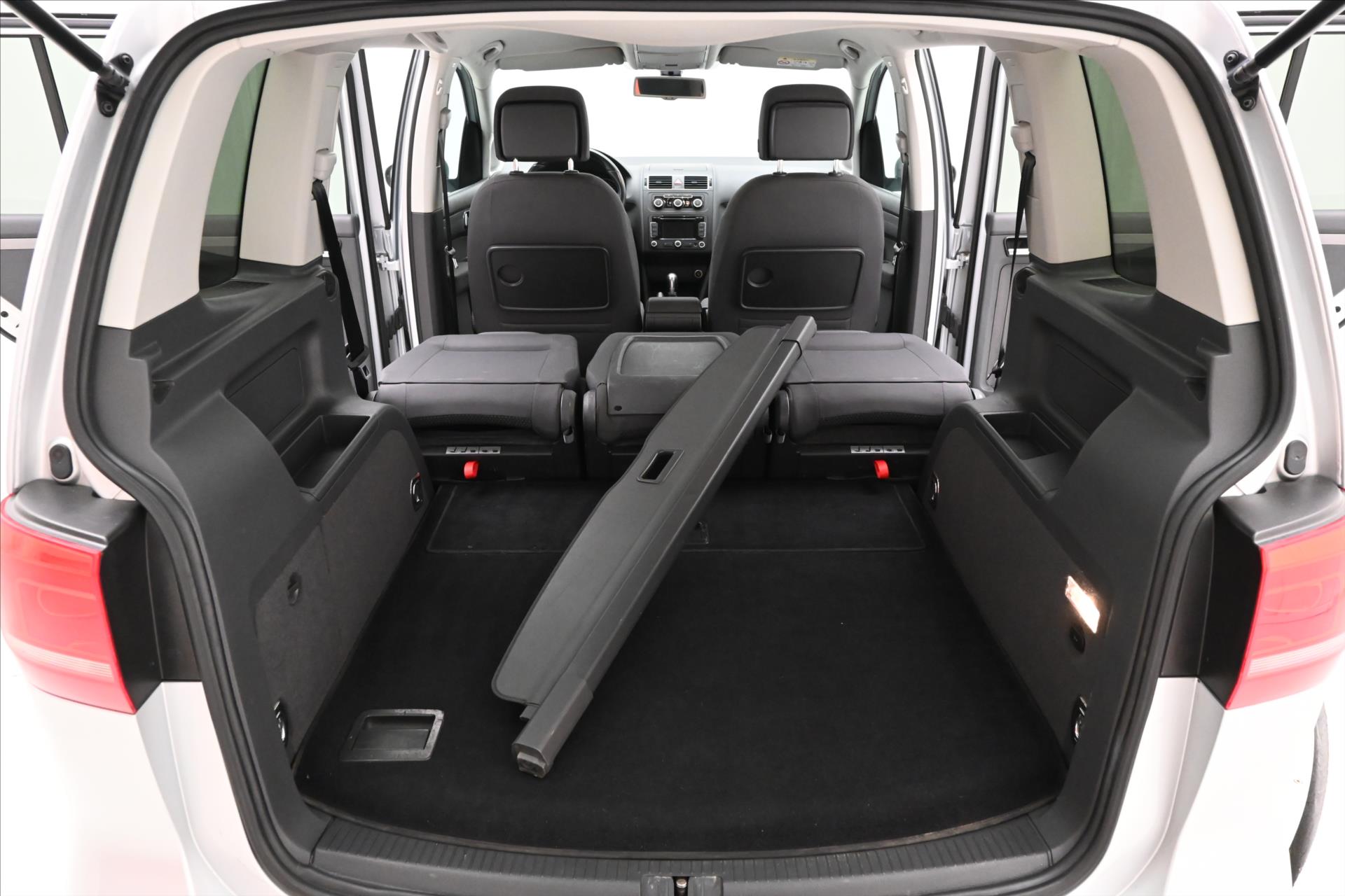 Hlavní fotografie vozu Volkswagen Touran 2,0 TDI 103 kW DSG Comfortline Záruka (11)