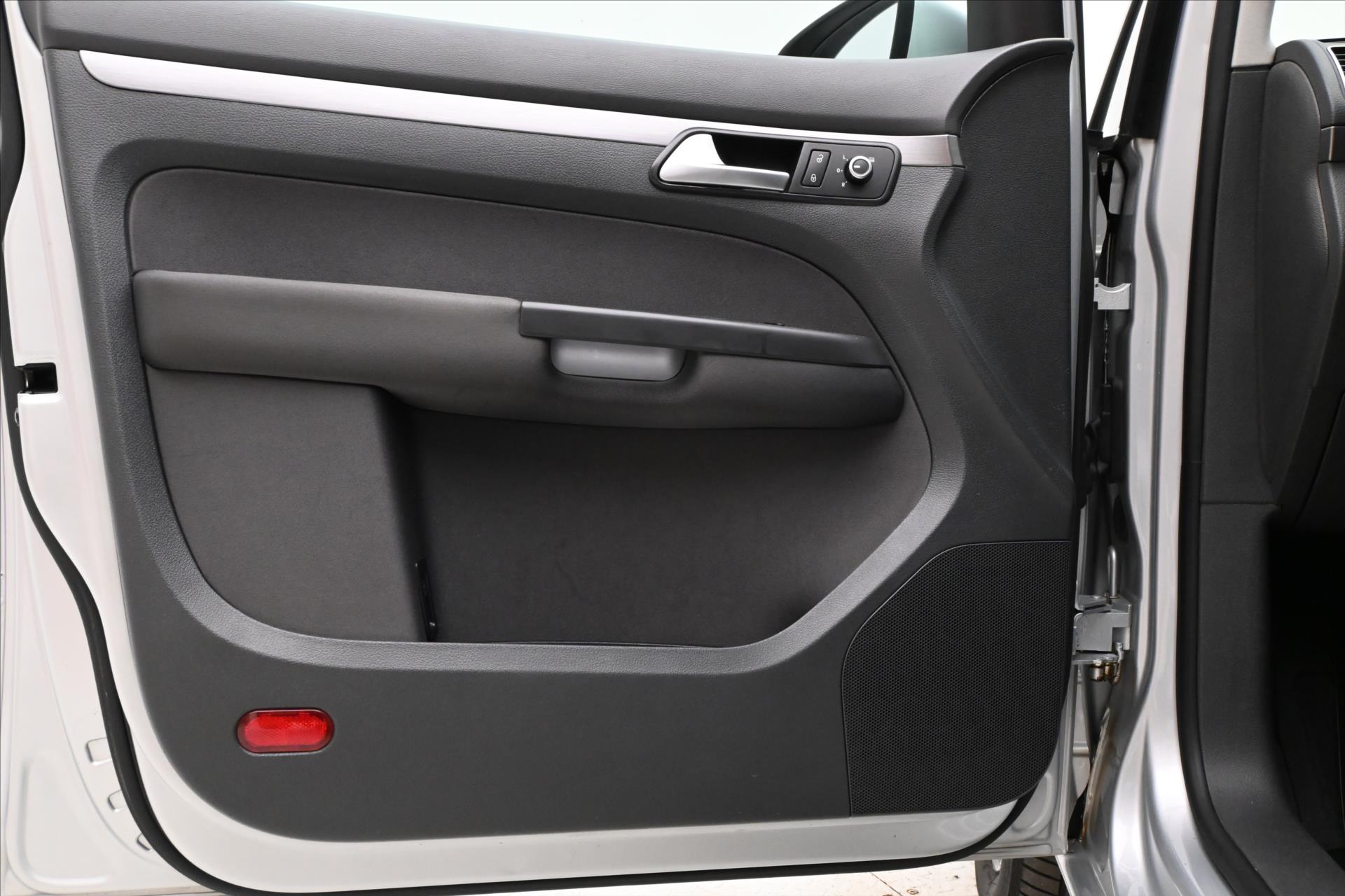 Hlavní fotografie vozu Volkswagen Touran 2,0 TDI 103 kW DSG Comfortline Záruka (24)