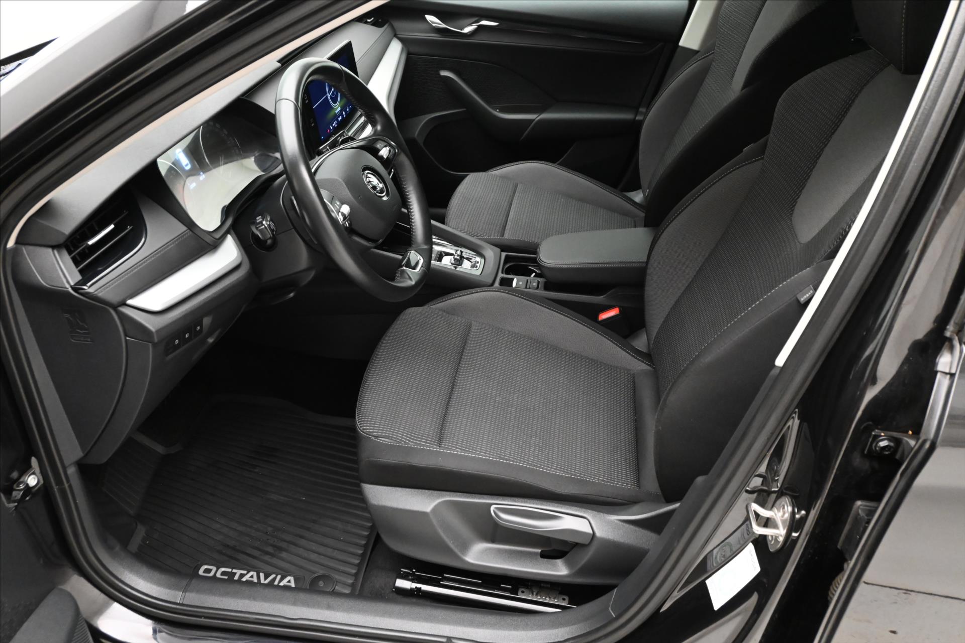Hlavní fotografie vozu Škoda Octavia 2,0 TDI 110 kW DSG TAŽNÉ Záruka až 5 let (13)
