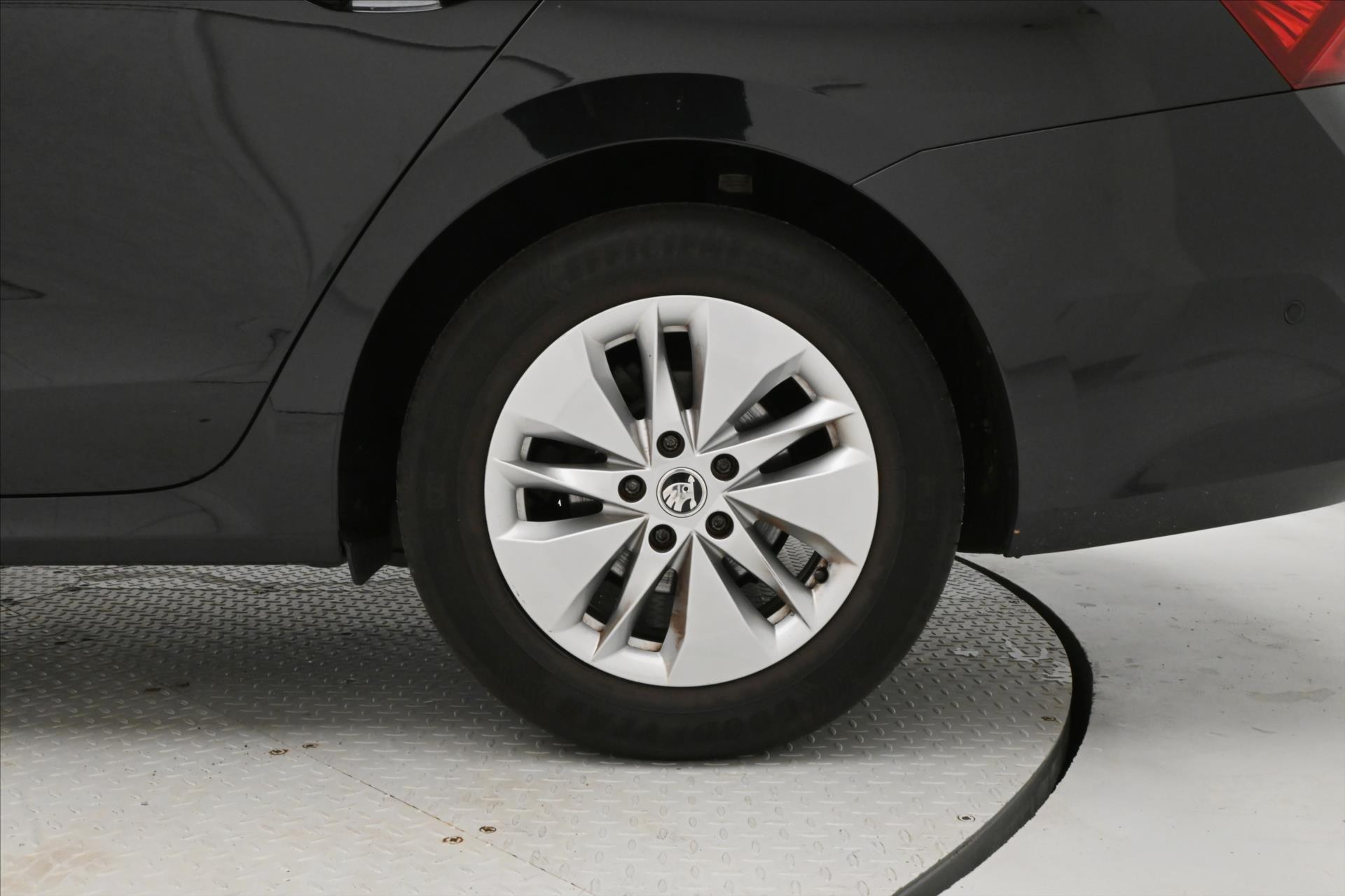 Hlavní fotografie vozu Škoda Octavia 2,0 TDI 110 kW DSG TAŽNÉ Záruka až 5 let (32)