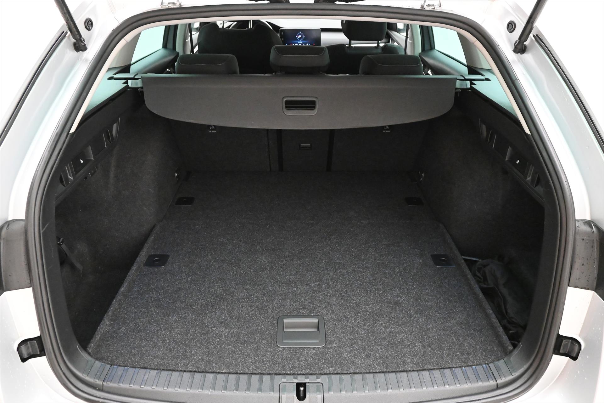 Hlavní fotografie vozu Škoda Octavia 2,0 TDI 110 kW DSG Clever Záruka až 5 let (10)