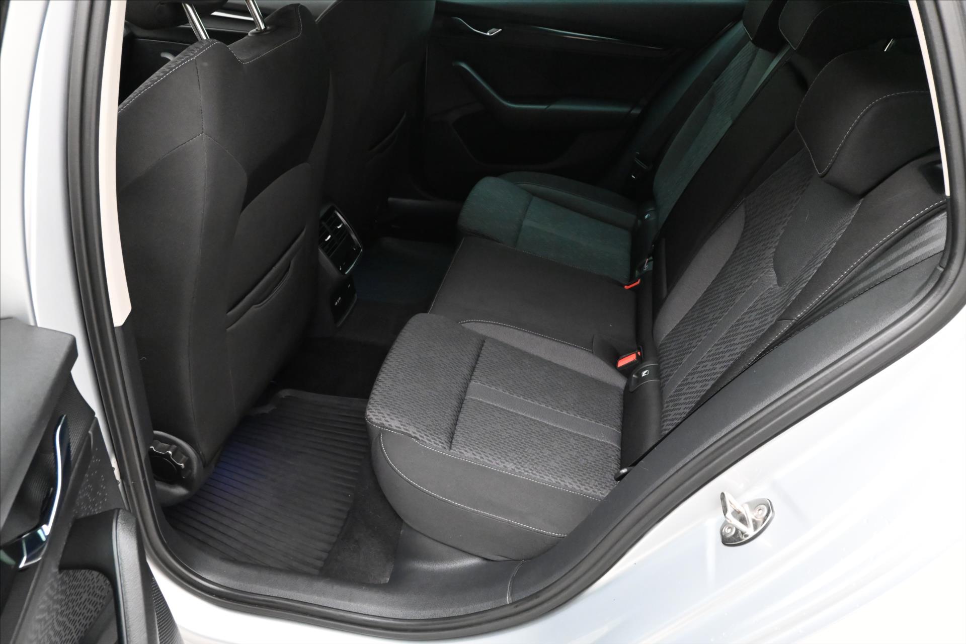 Hlavní fotografie vozu Škoda Octavia 2,0 TDI 110 kW DSG Clever Záruka až 5 let (14)