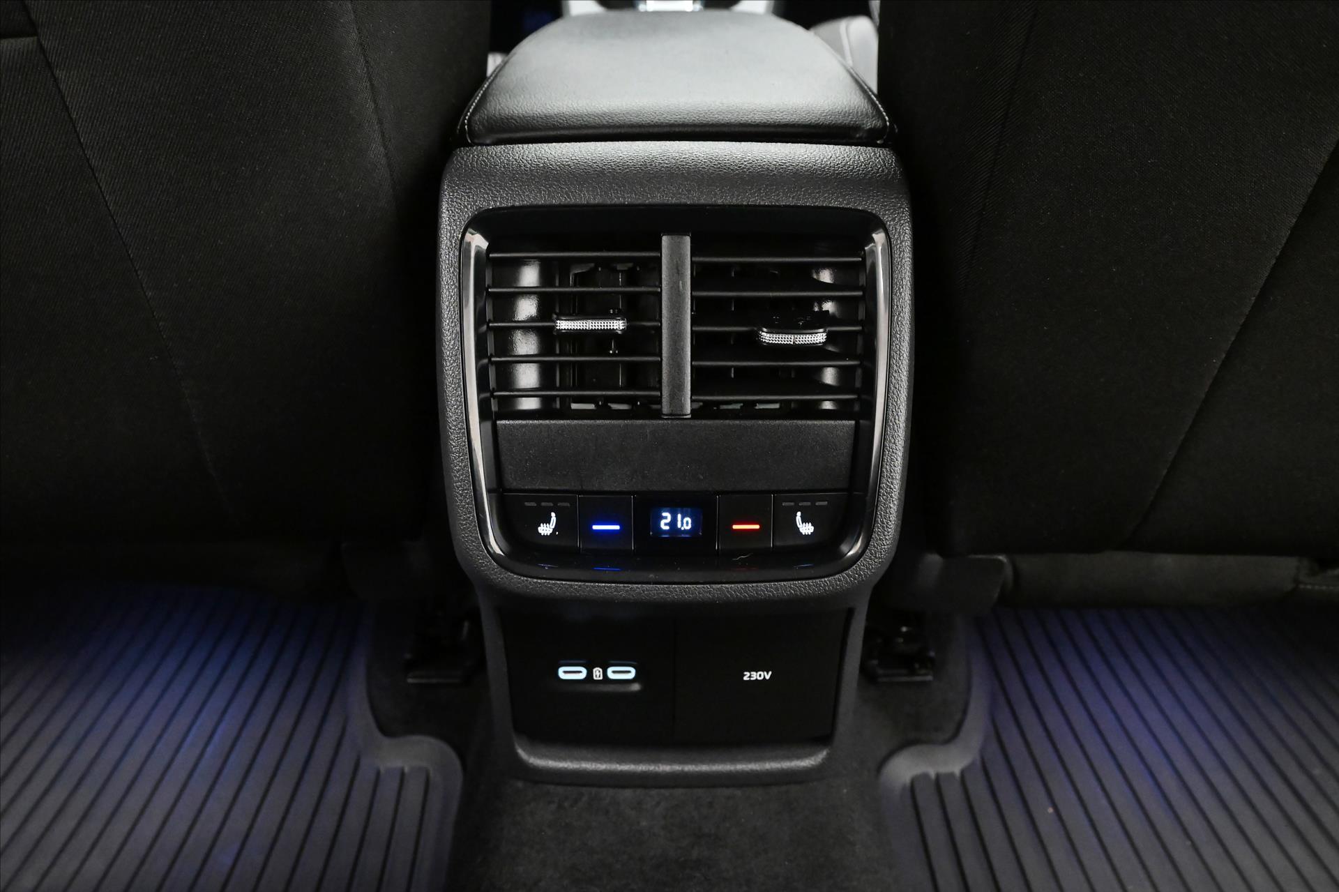 Hlavní fotografie vozu Škoda Octavia 2,0 TDI 110 kW DSG Clever Záruka až 5 let (21)