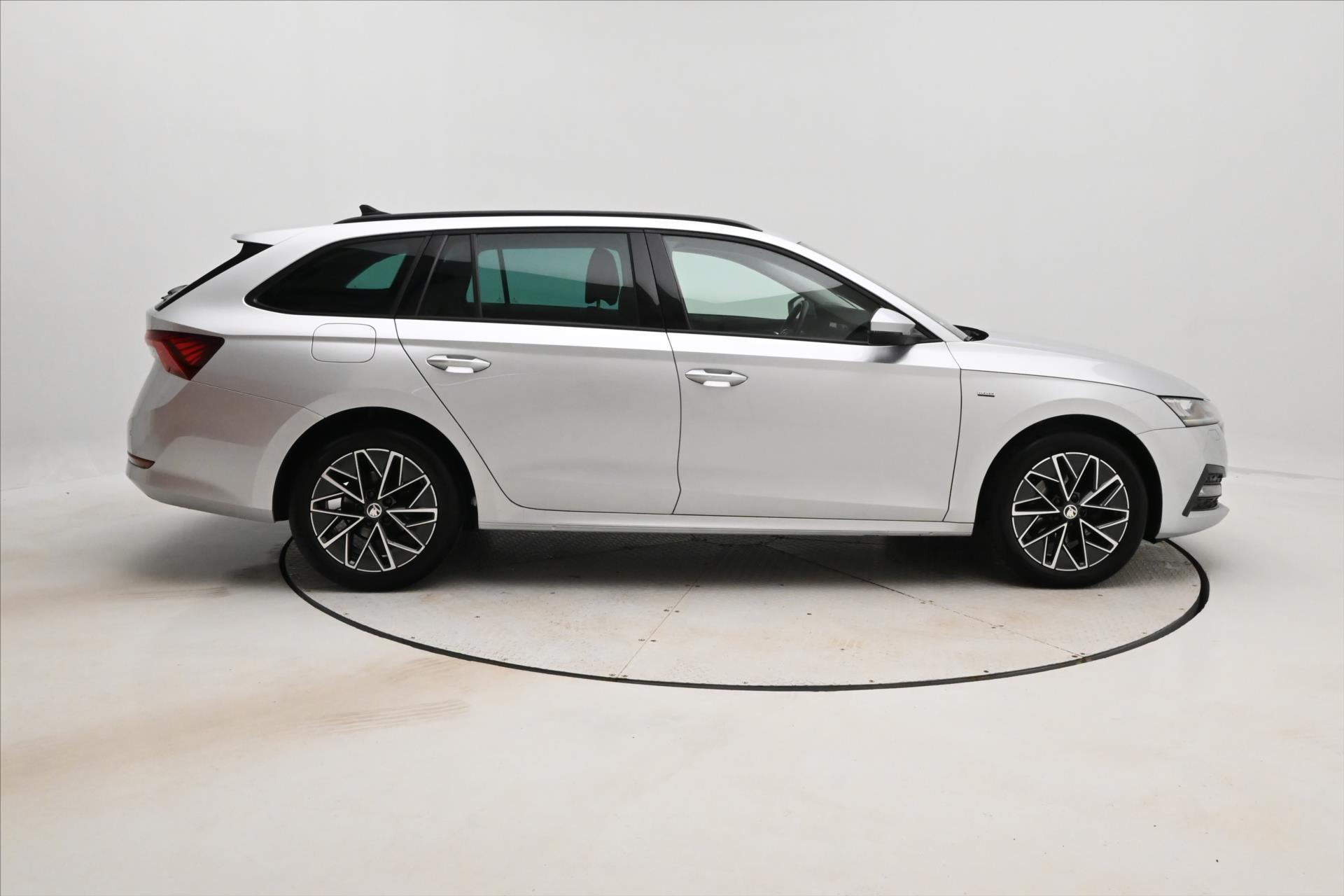 Hlavní fotografie vozu Škoda Octavia 2,0 TDI 110 kW DSG Clever Záruka až 5 let (4)