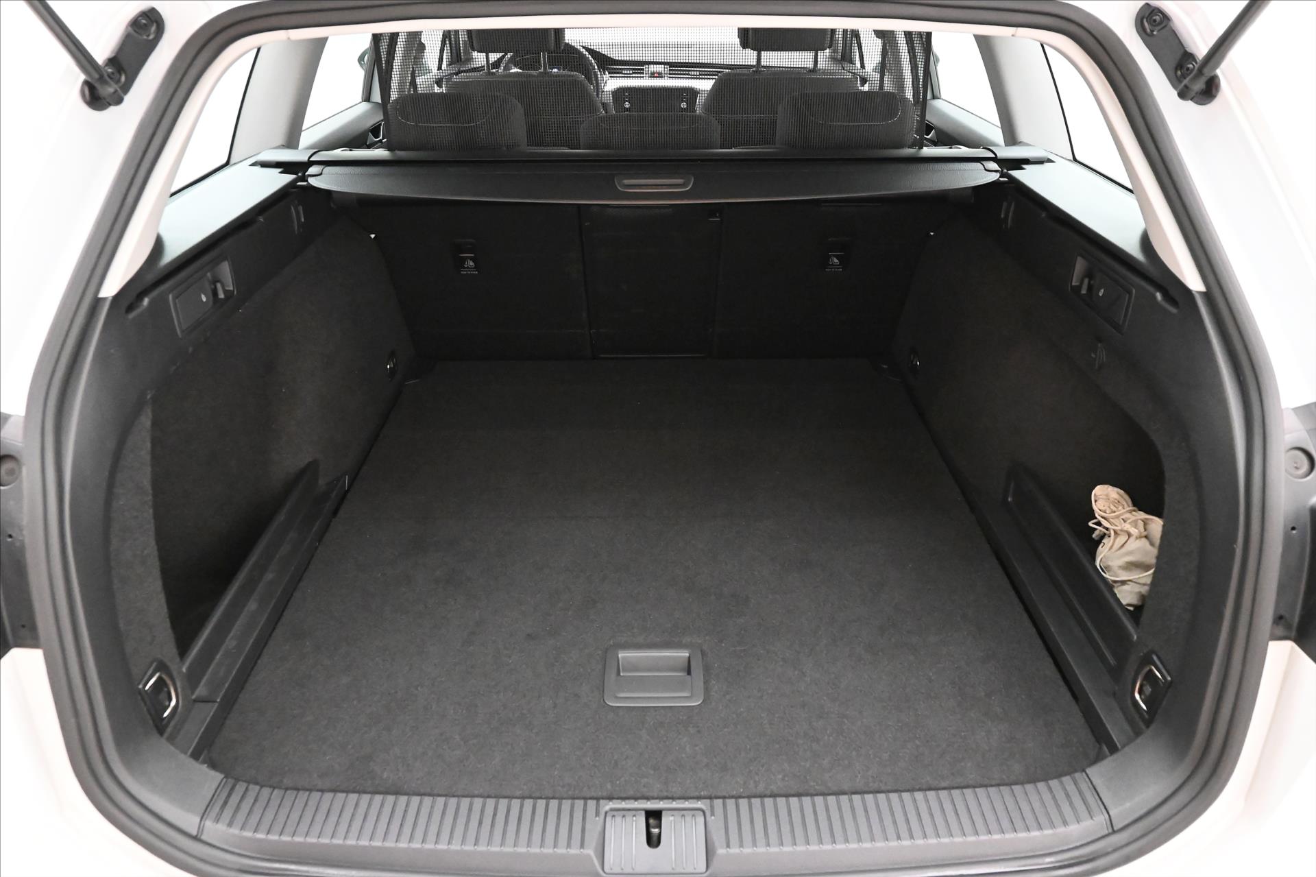Main photo of the car Volkswagen Passat 2.0 TDI 110 kW DSG Business Warranty up to 5 years (10)