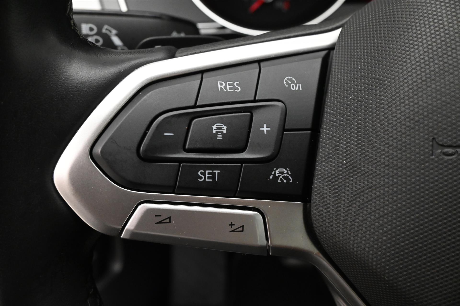 Main photo of the car Volkswagen Passat 2.0 TDI 110 kW DSG Business Warranty up to 5 years (24)