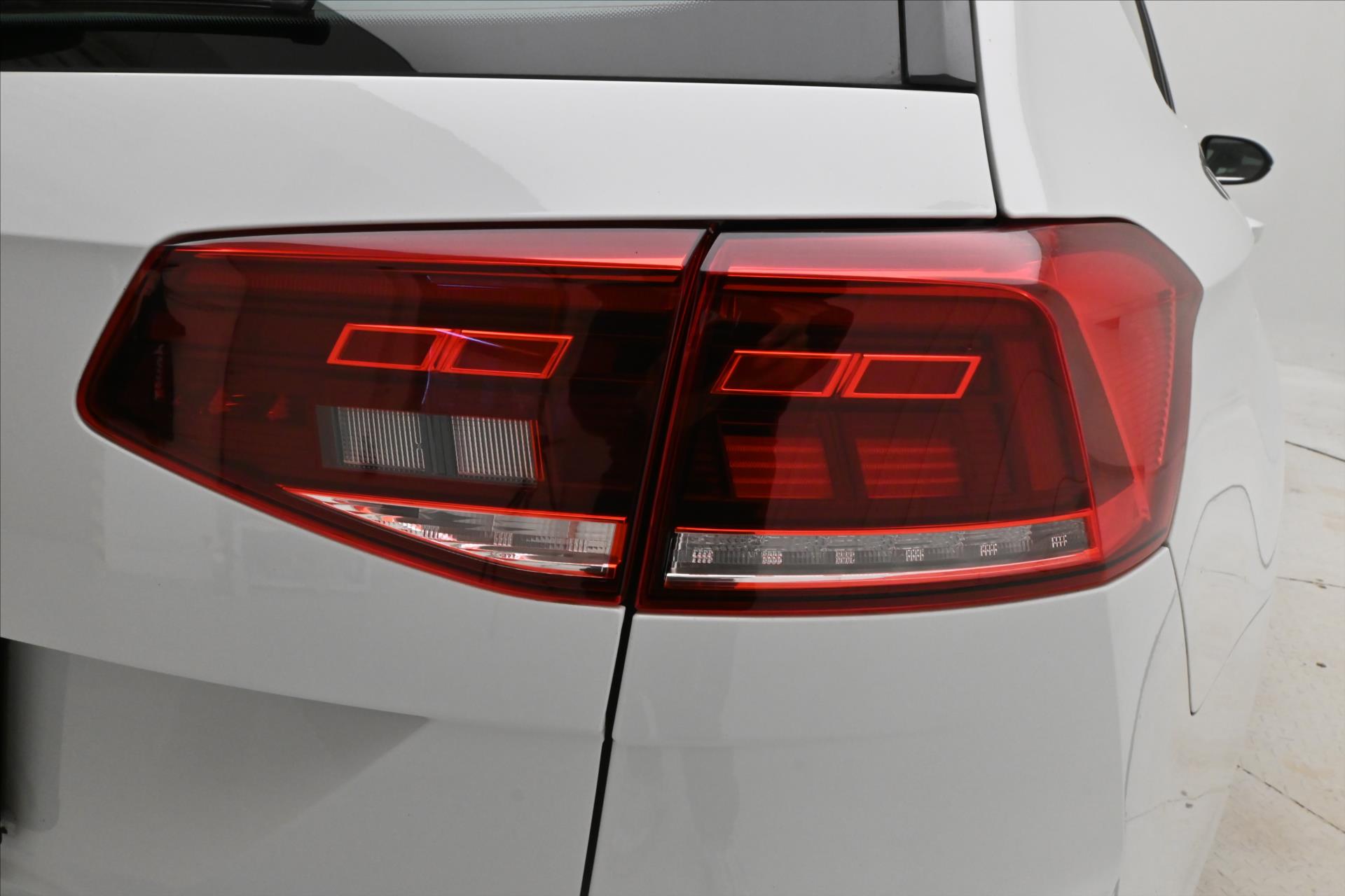 Main photo of the car Volkswagen Passat 2.0 TDI 110 kW DSG Business Warranty up to 5 years (31)