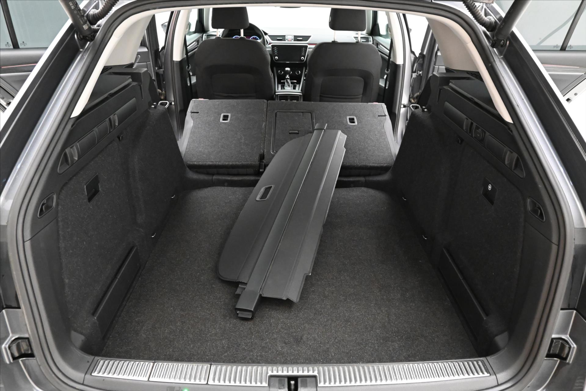 Hlavní fotografie vozu Škoda Superb 2,0 TDI 110 kW DSG Style Záruka až 5 let (11)