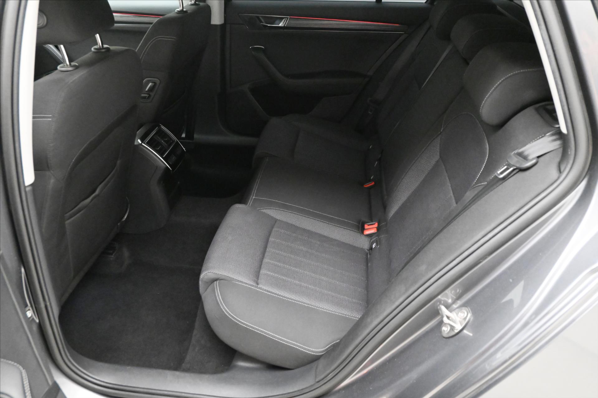 Hlavní fotografie vozu Škoda Superb 2,0 TDI 110 kW DSG Style Záruka až 5 let (14)