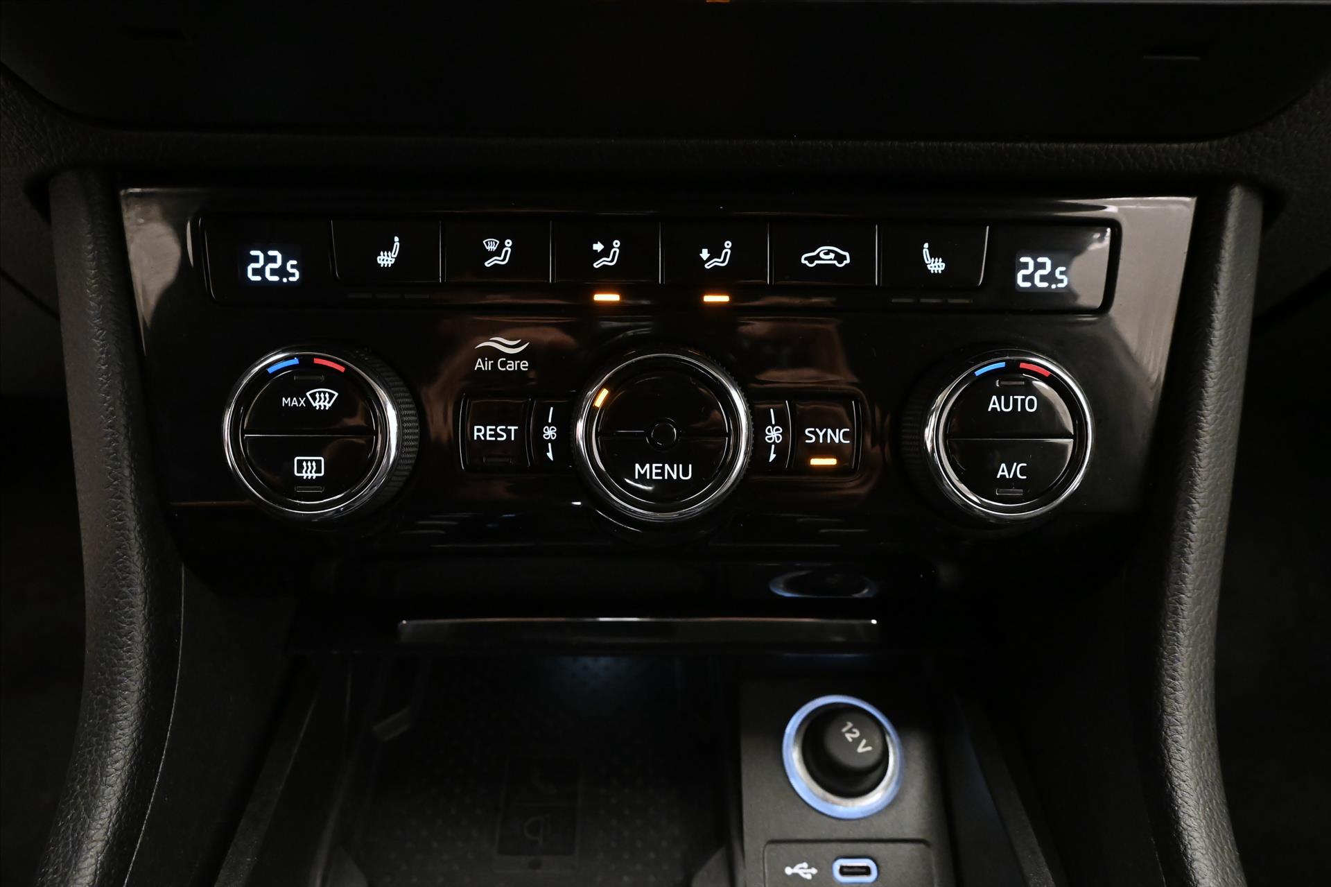 Hlavní fotografie vozu Škoda Superb 2,0 TDI 110 kW DSG Style Záruka až 5 let (19)