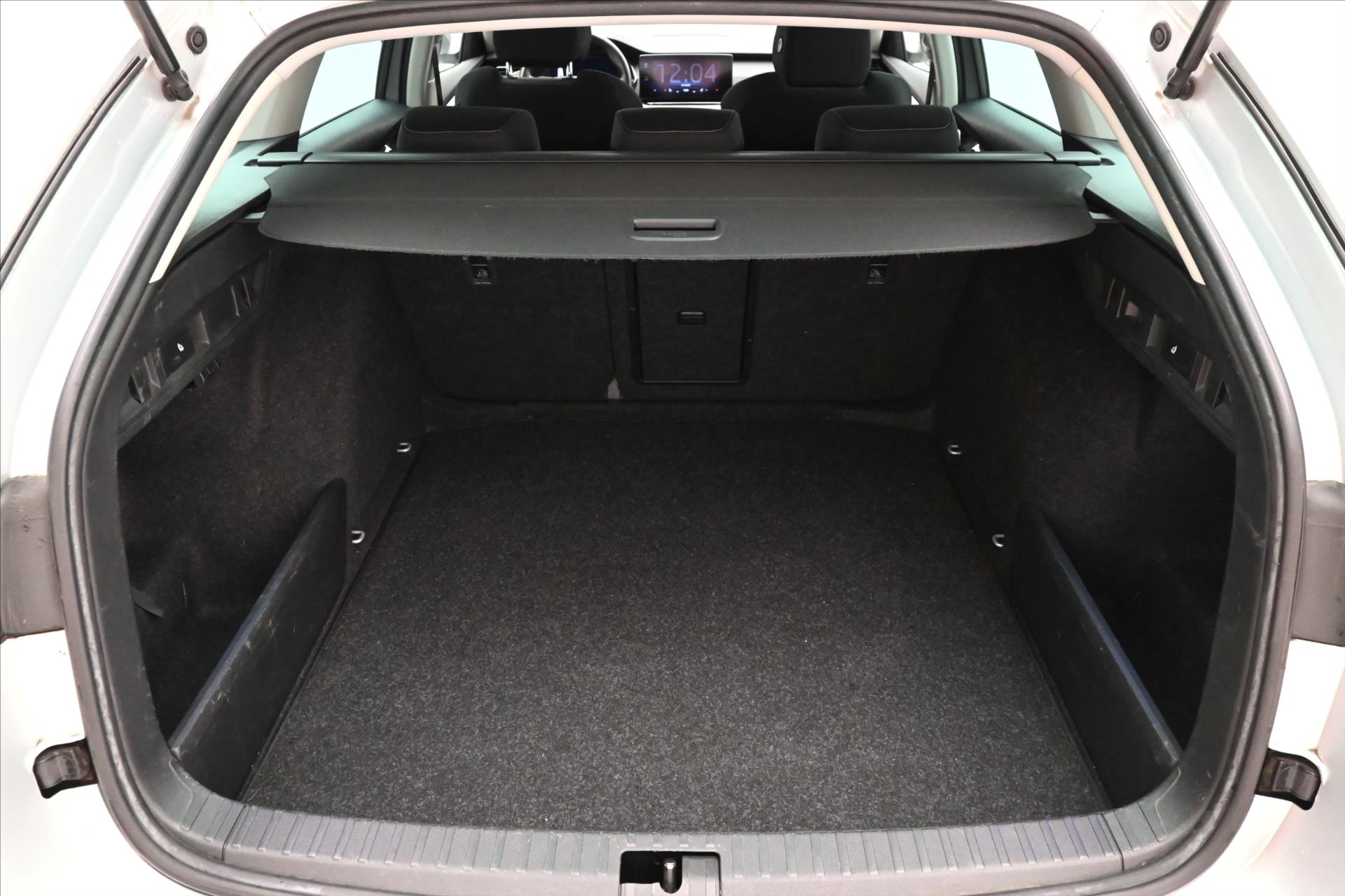 Hlavní fotografie vozu Škoda Octavia 2,0 TDI 110kW DSG Ambition Záruka až 5 let (9)