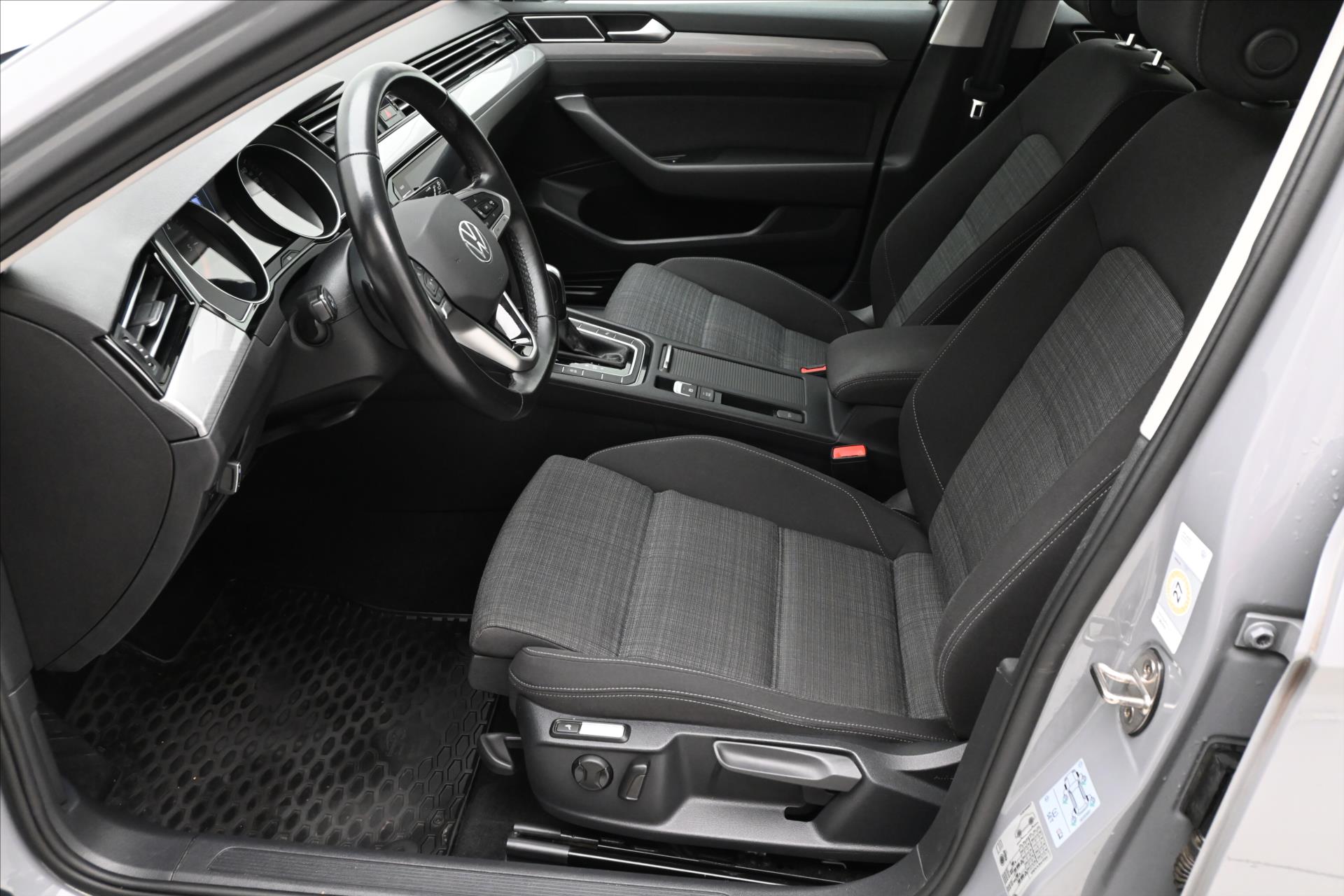 Hlavní fotografie vozu Volkswagen Passat 2,0 TDI 110 kW DSG Business Záruka až 5 let (13)