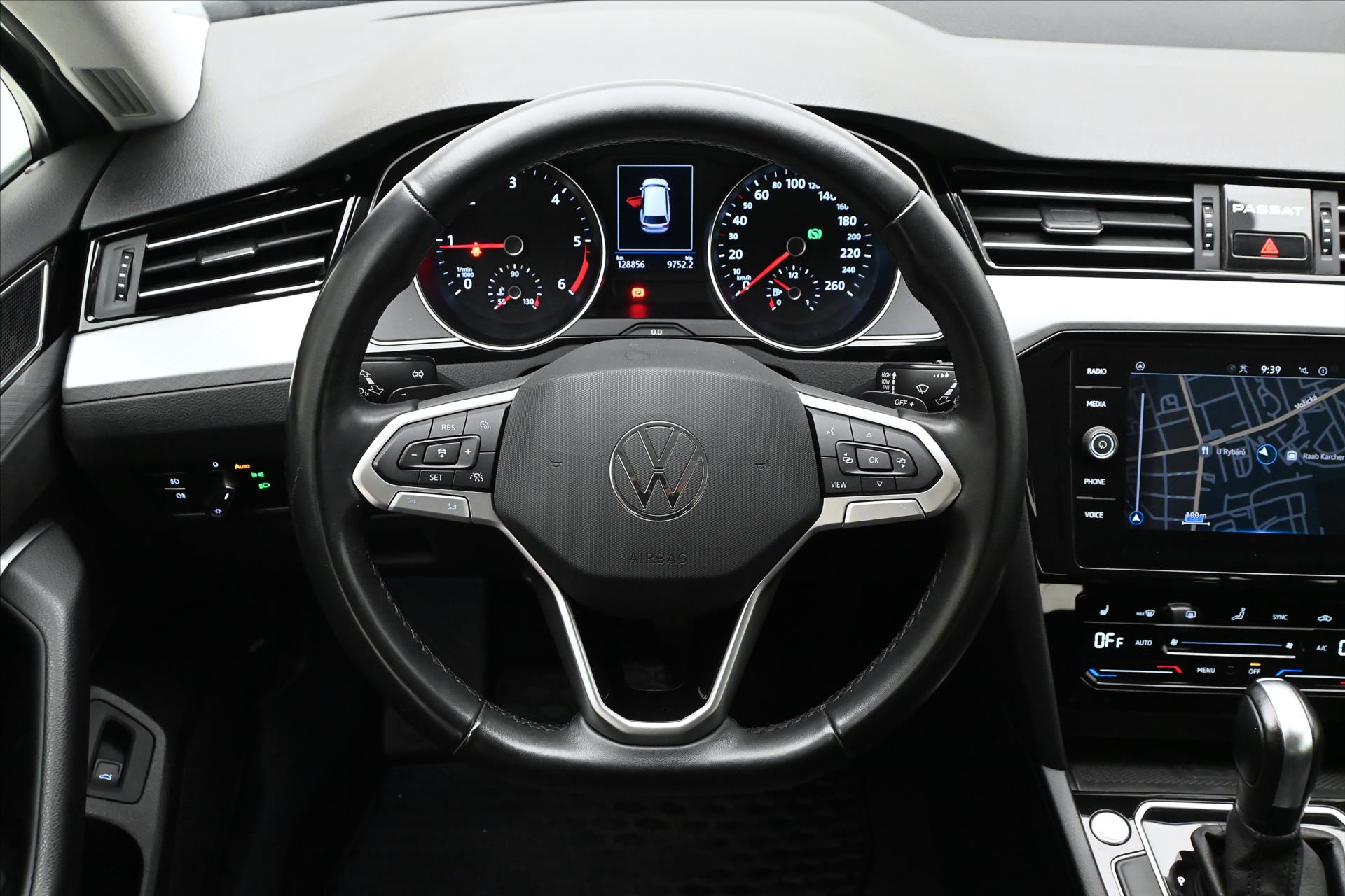 Hlavní fotografie vozu Volkswagen Passat 2,0 TDI 110 kW DSG Business Záruka až 5 let (18)