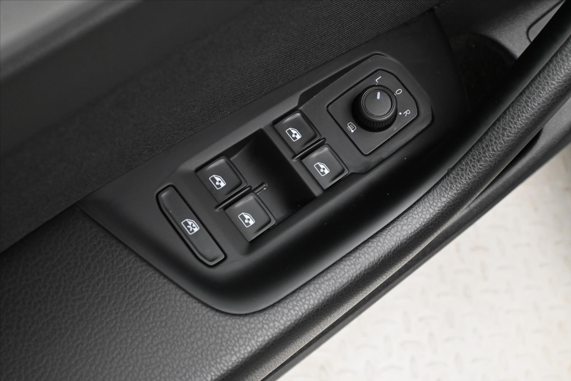 Hlavní fotografie vozu Volkswagen Passat 2,0 TDI 110 kW DSG Business Záruka až 5 let (26)