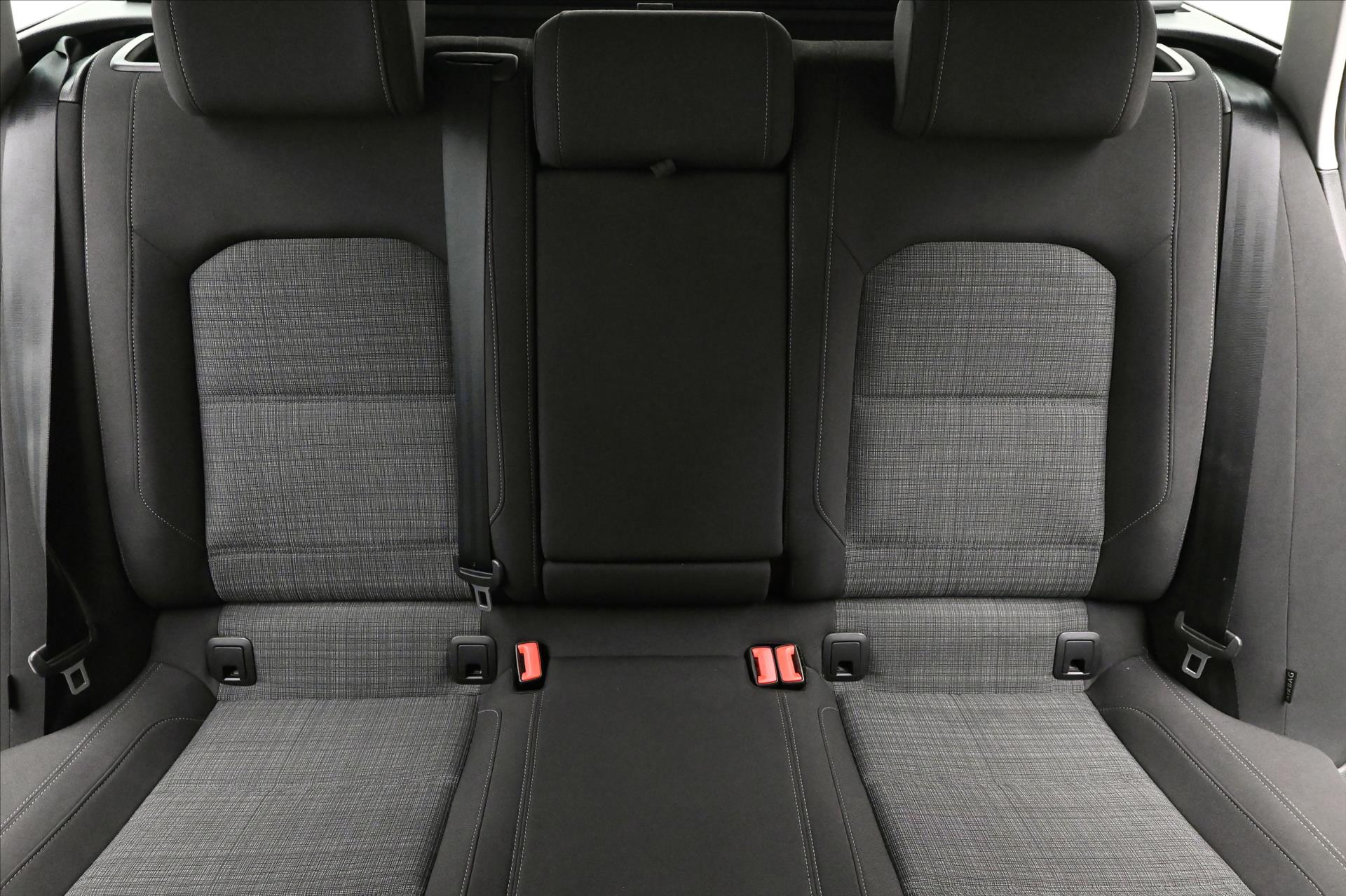 Hlavní fotografie vozu Volkswagen Passat 2,0 TDI 110 kW DSG Business Záruka až 5 let (28)