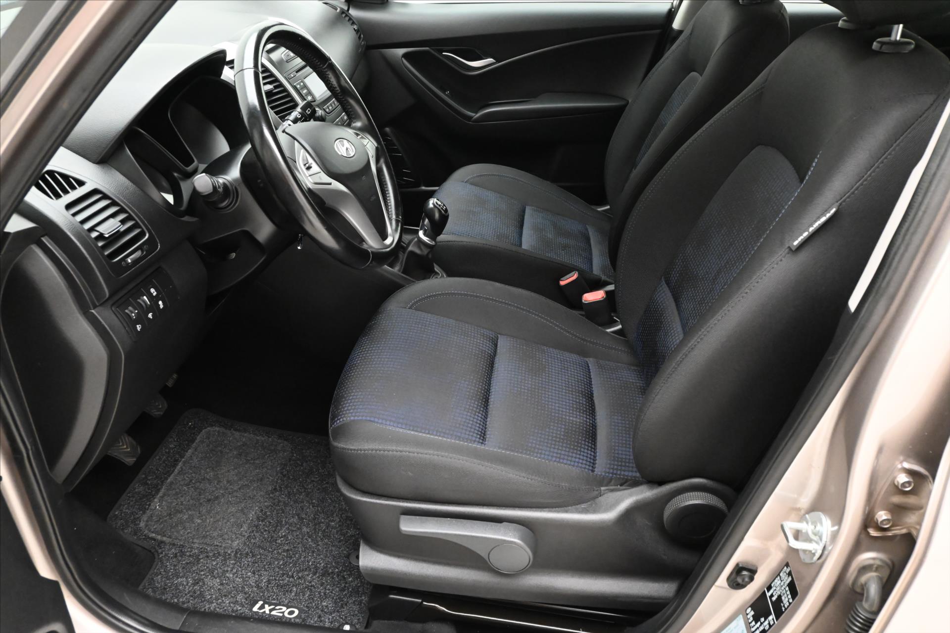 Hlavní fotografie vozu Hyundai ix20 1,4 CVVT 66 KW KLIMA Záruka až 5 let (13)