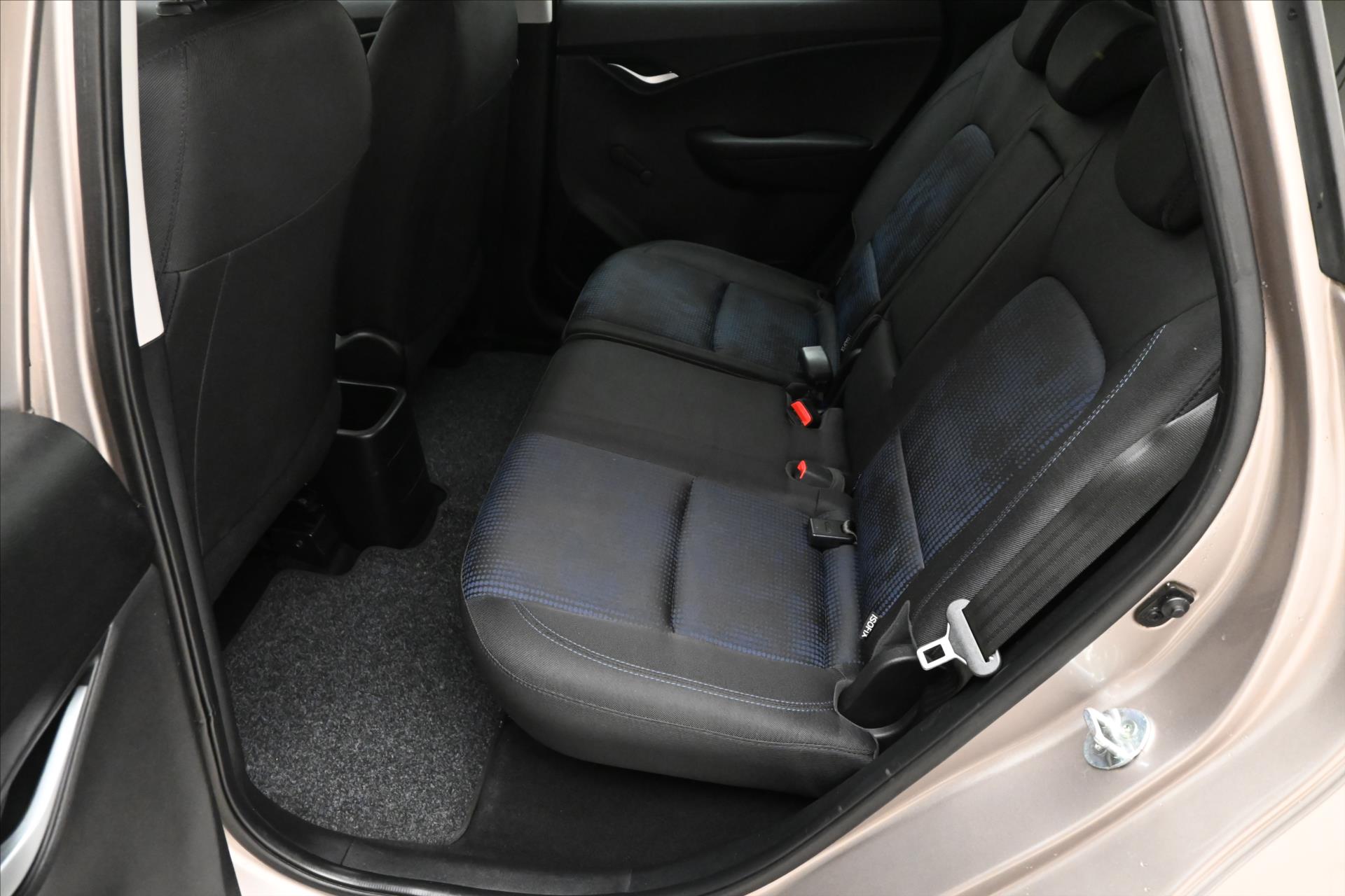Hlavní fotografie vozu Hyundai ix20 1,4 CVVT 66 KW KLIMA Záruka až 5 let (14)