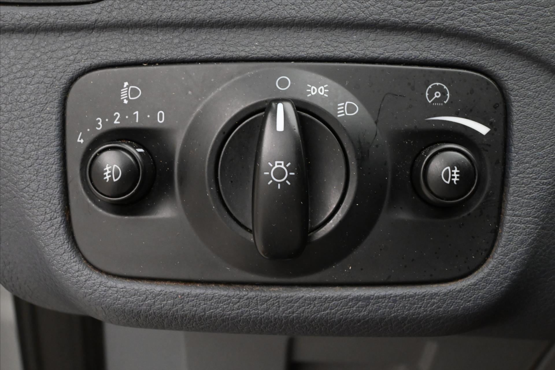 Hlavní fotografie vozu Ford S-MAX 1,8 TDCi 92 kW Tažné (24)